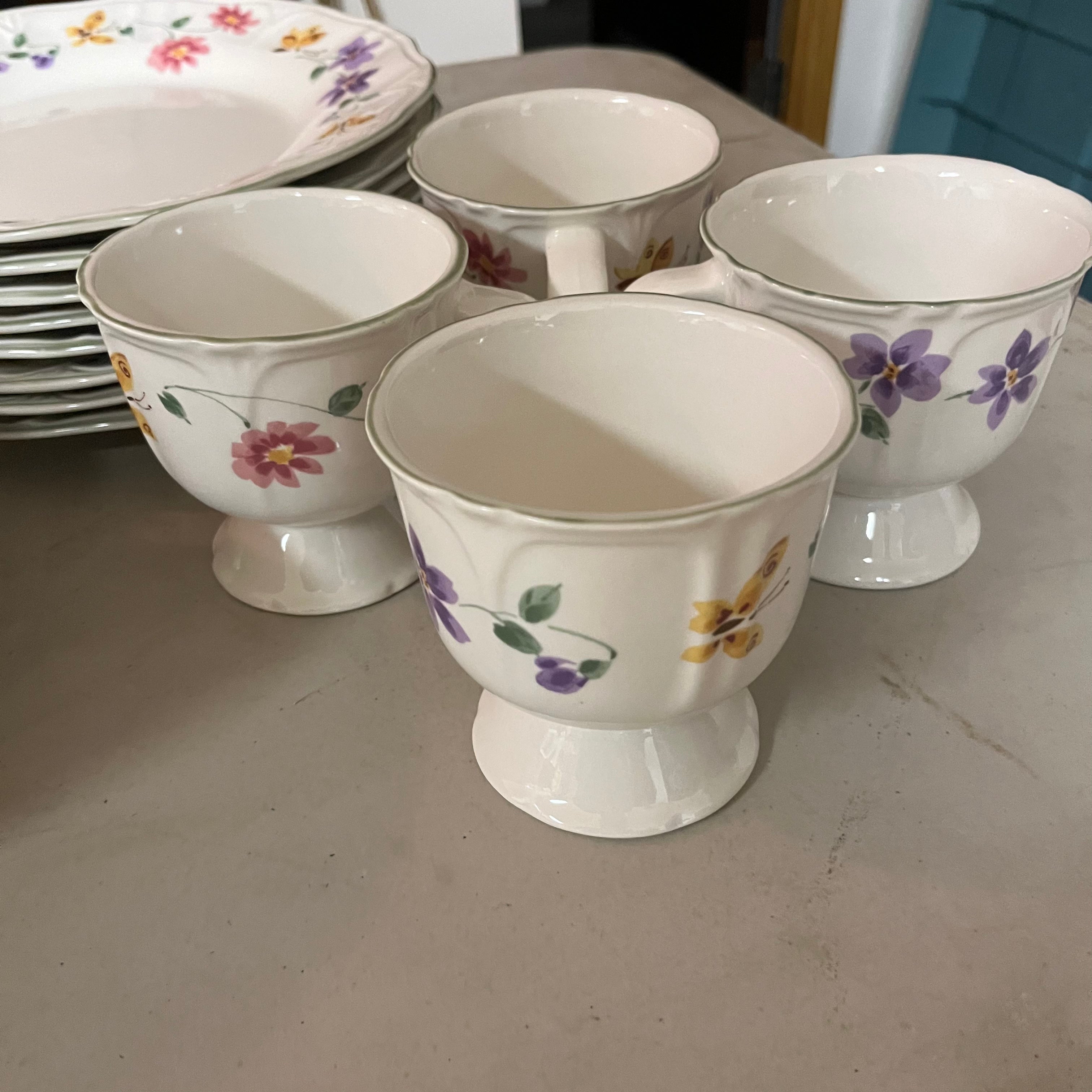 F547 32 Piece Gibson cottage style dinnerware grouping