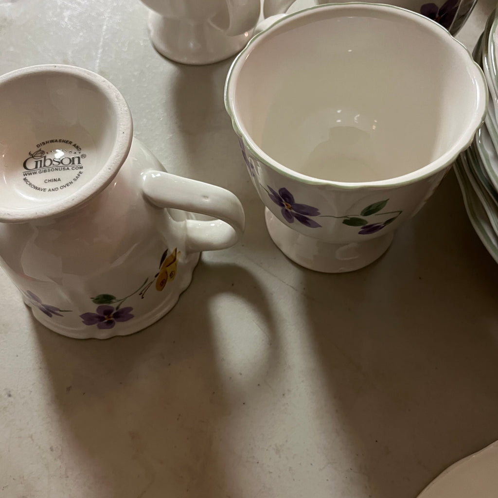 F547 32 Piece Gibson cottage style dinnerware grouping