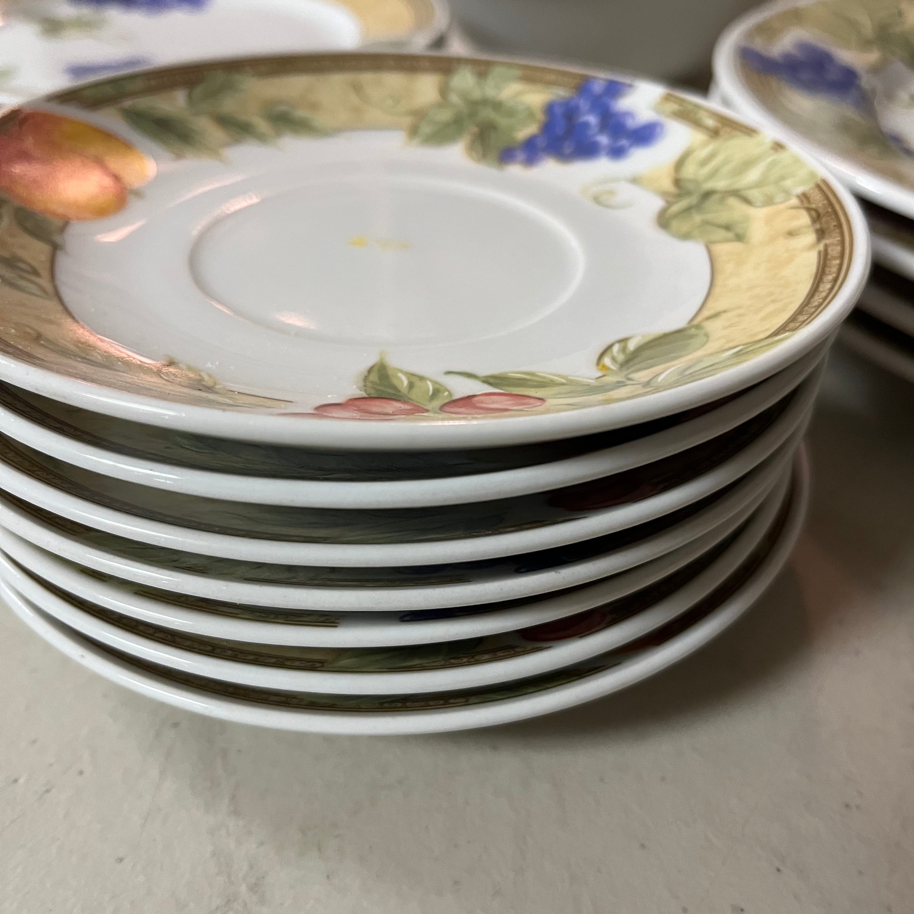 F548 Dishes Grouping (25 Gibson Everyday dishes)
