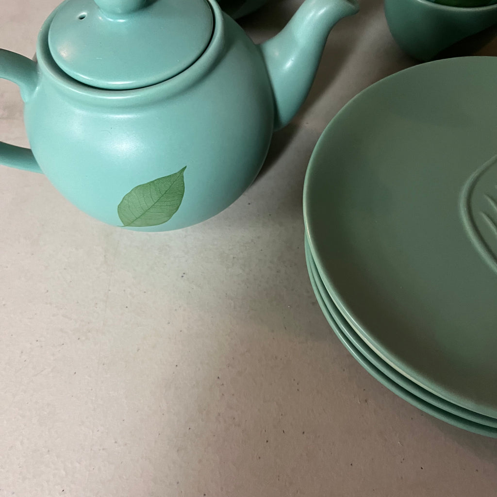 F553 Kitchen Grouping (mint green dishes and more)