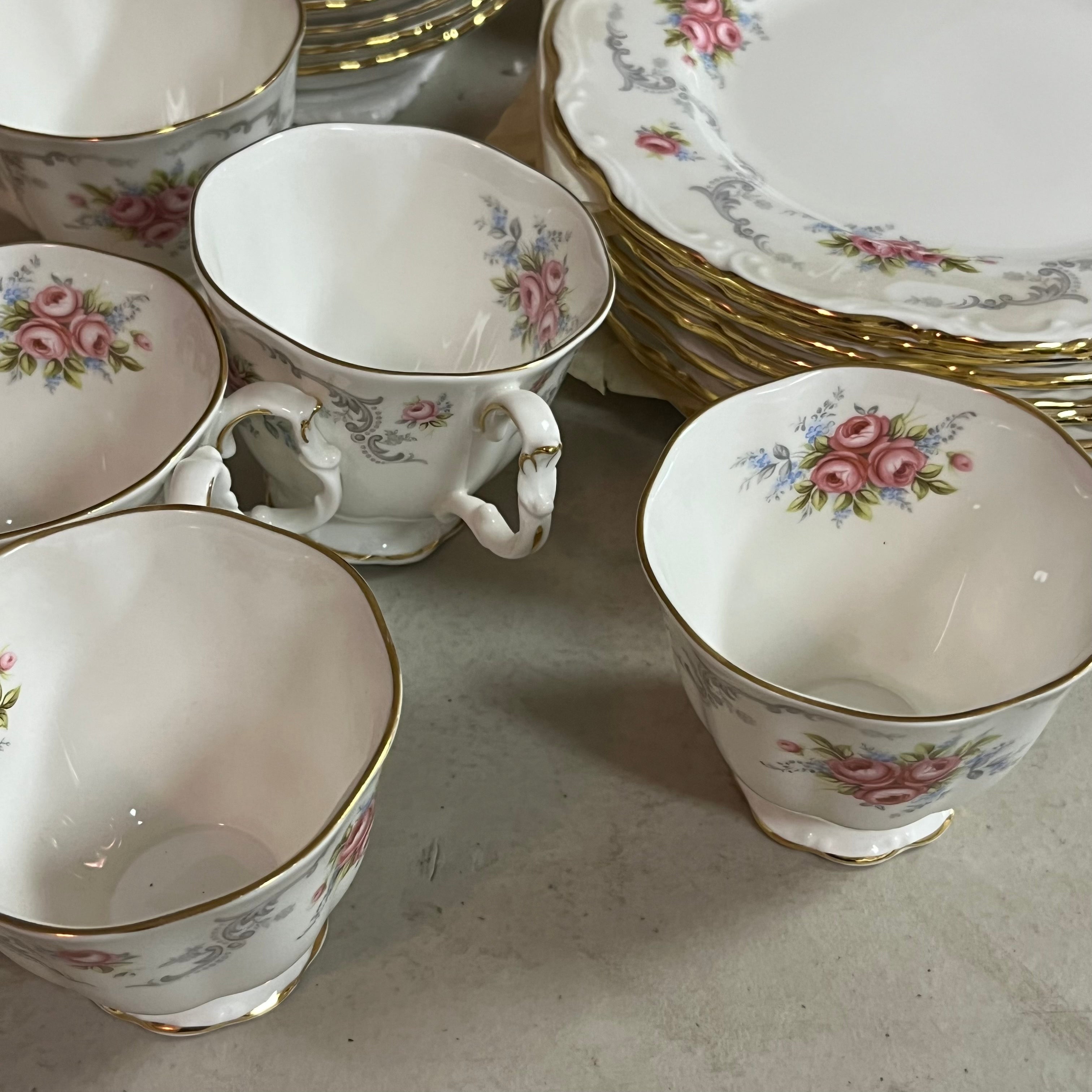 F554 52 piece Royal Albert "Tranquility" china grouping