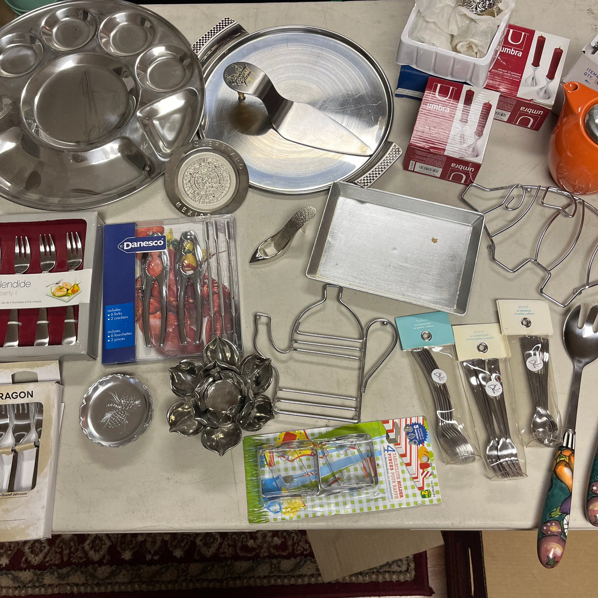 F555 Kitchen Grouping (cutlery, trays and more)
