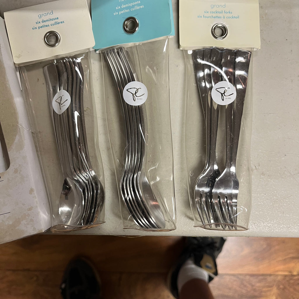 F555 Kitchen Grouping (cutlery, trays and more)