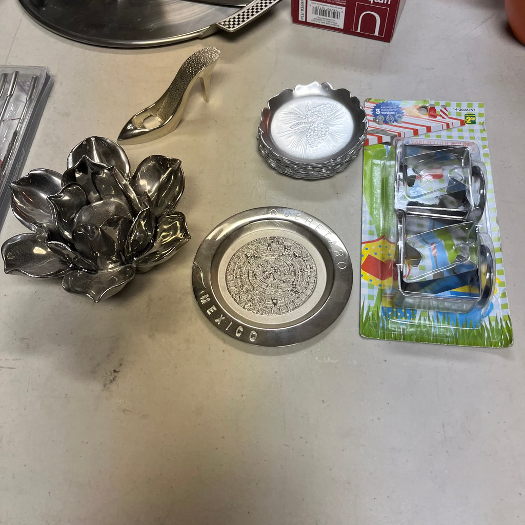 F555 Kitchen Grouping (cutlery, trays and more)
