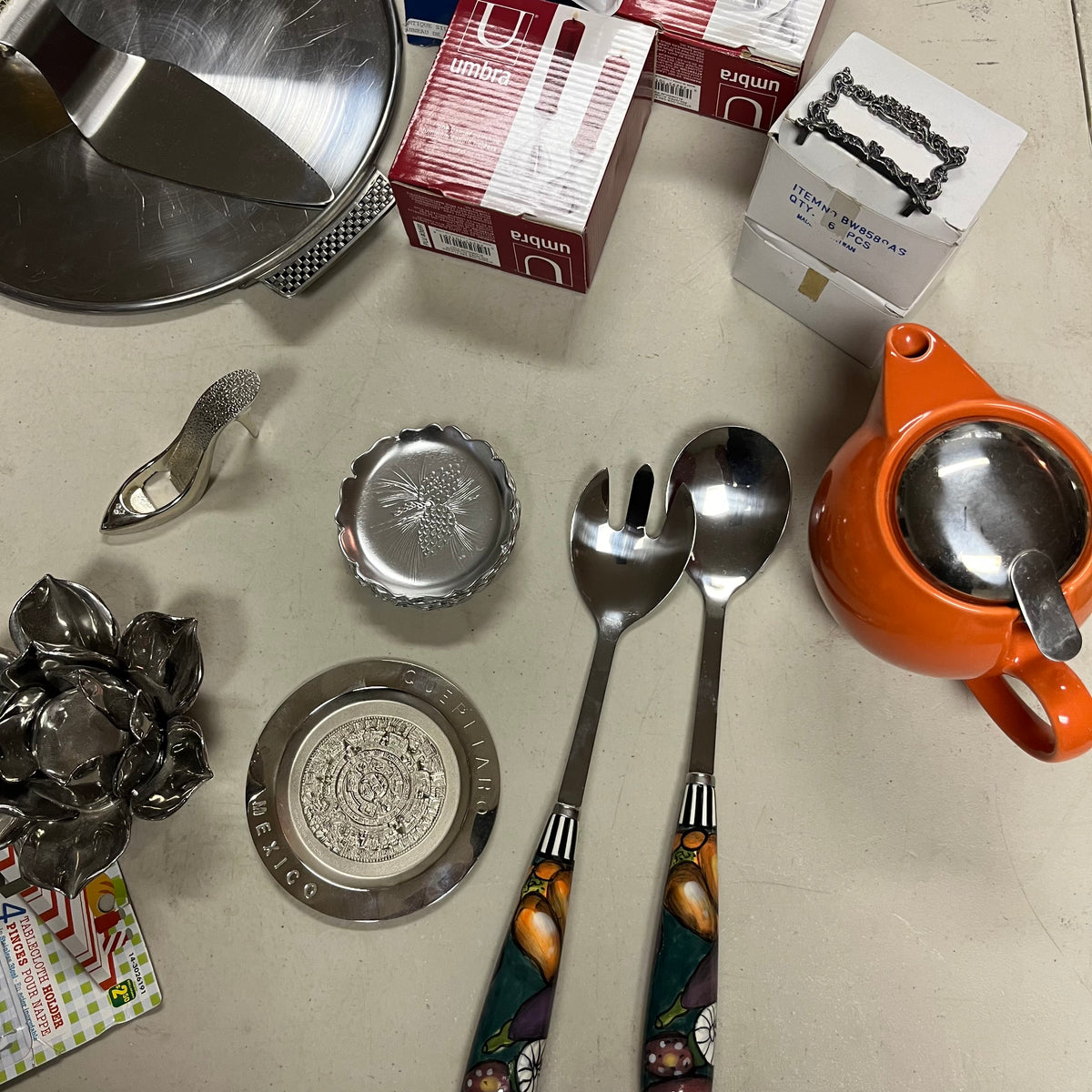 F555 Kitchen Grouping (cutlery, trays and more)