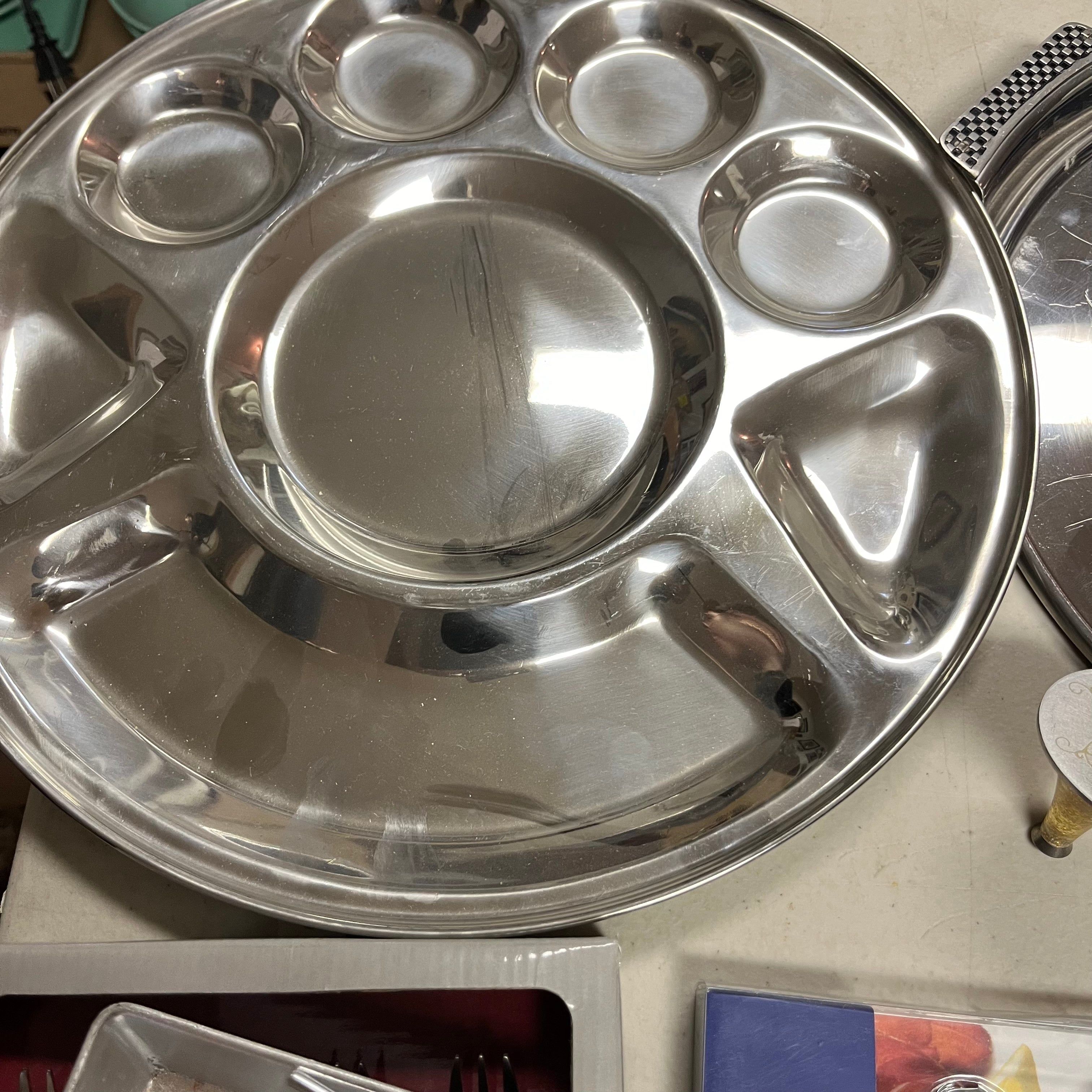 F555 Kitchen Grouping (cutlery, trays and more)