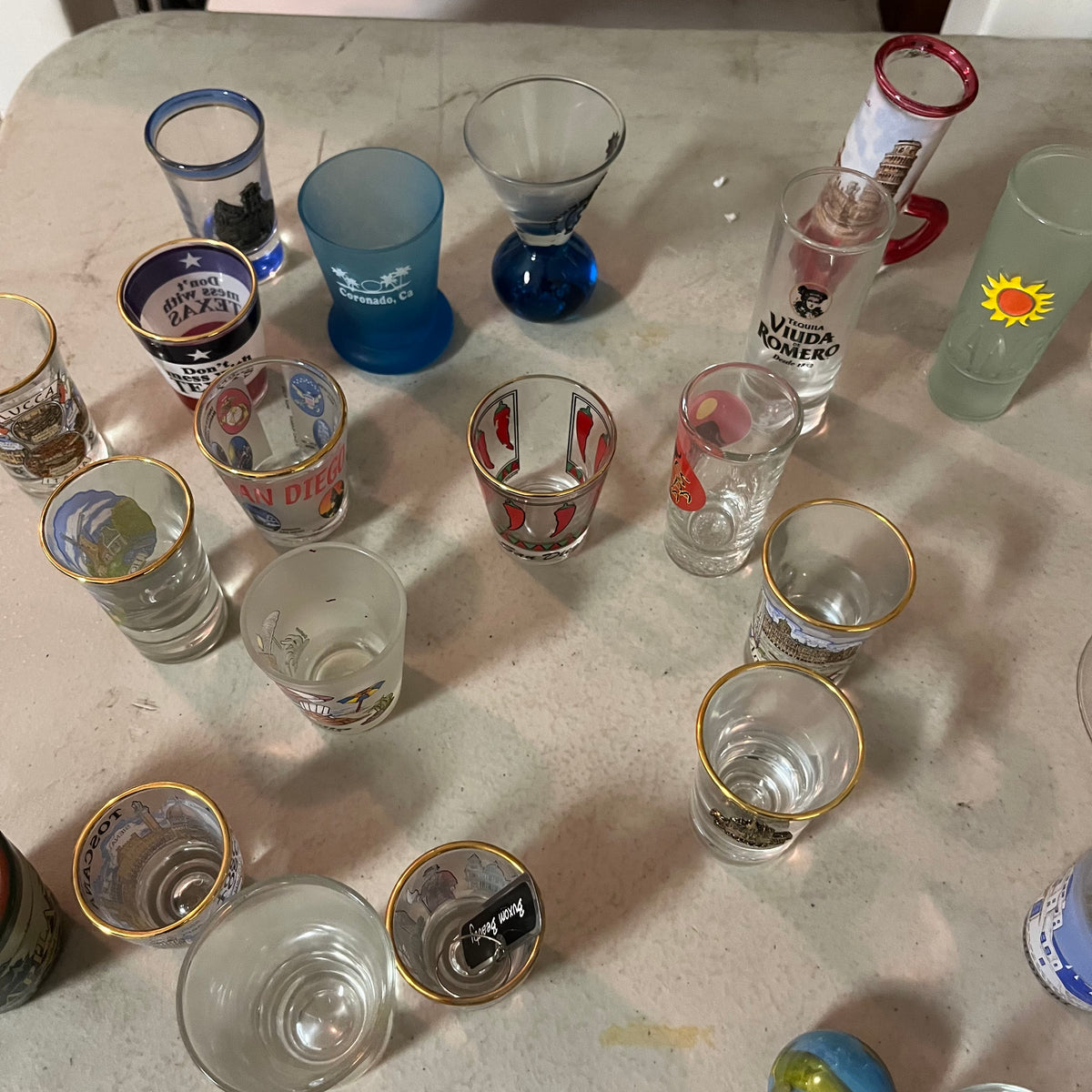F558 Glassware Grouping (assorted glasses)