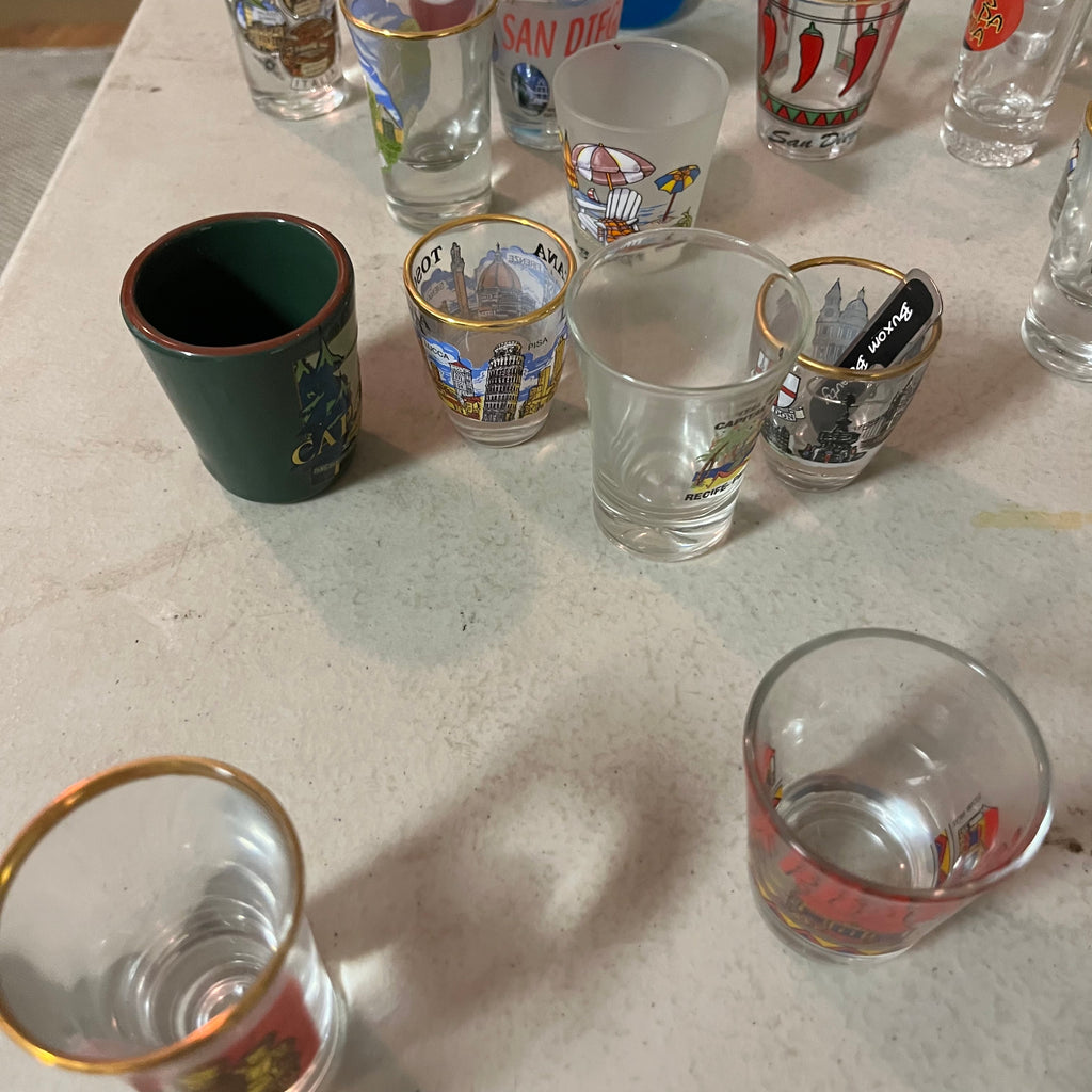 F558 Glassware Grouping (assorted glasses)
