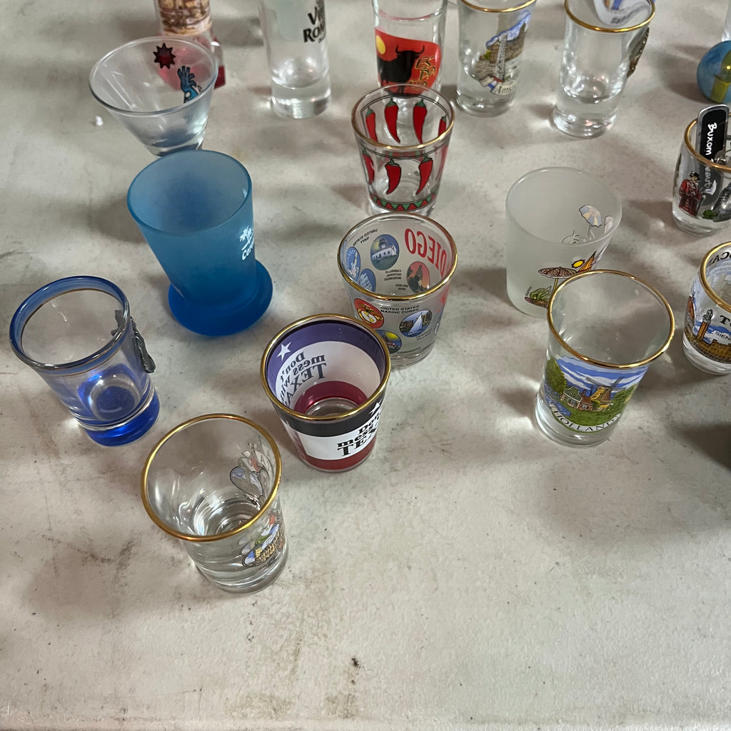 F558 Glassware Grouping (assorted glasses)