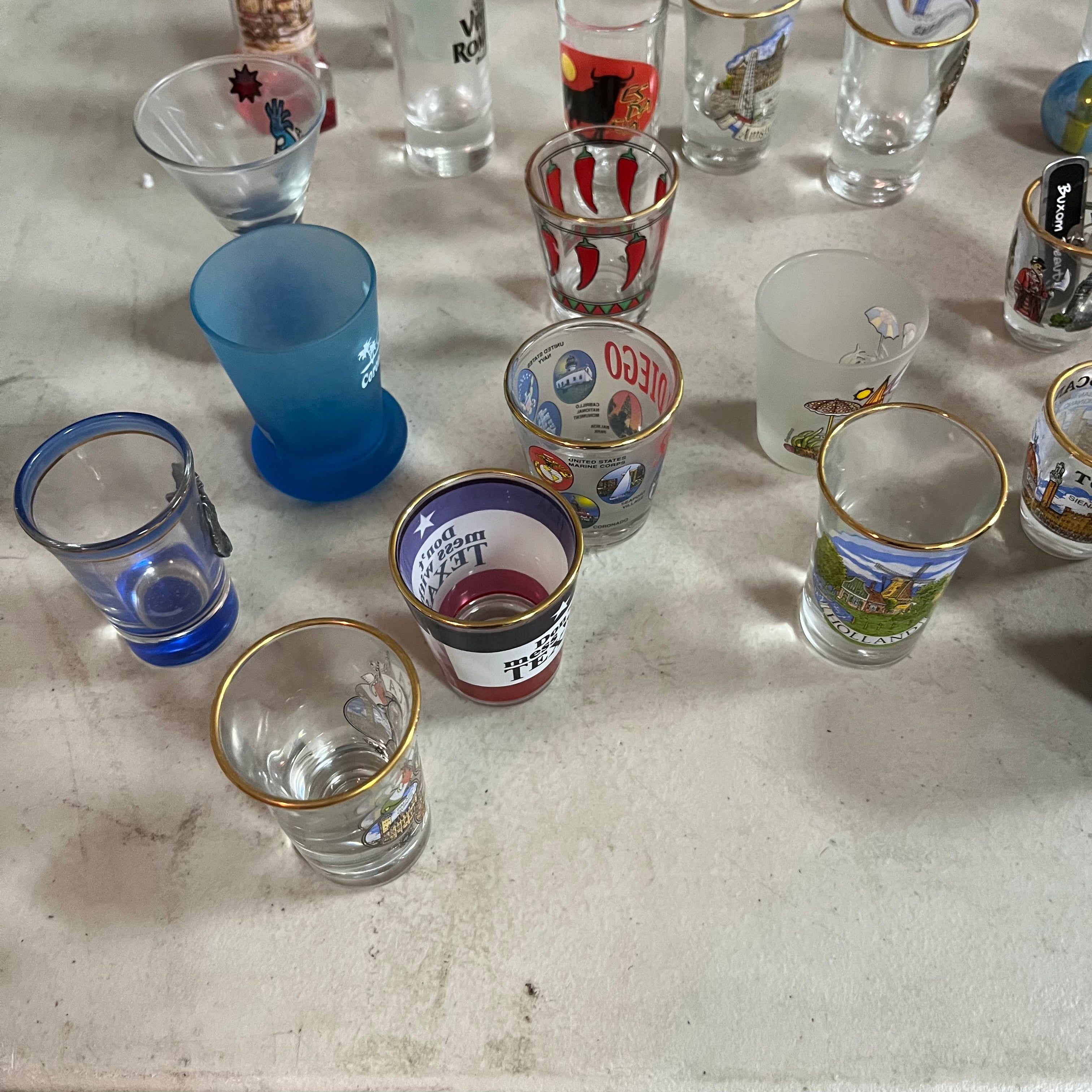 F558 Glassware Grouping (assorted glasses)