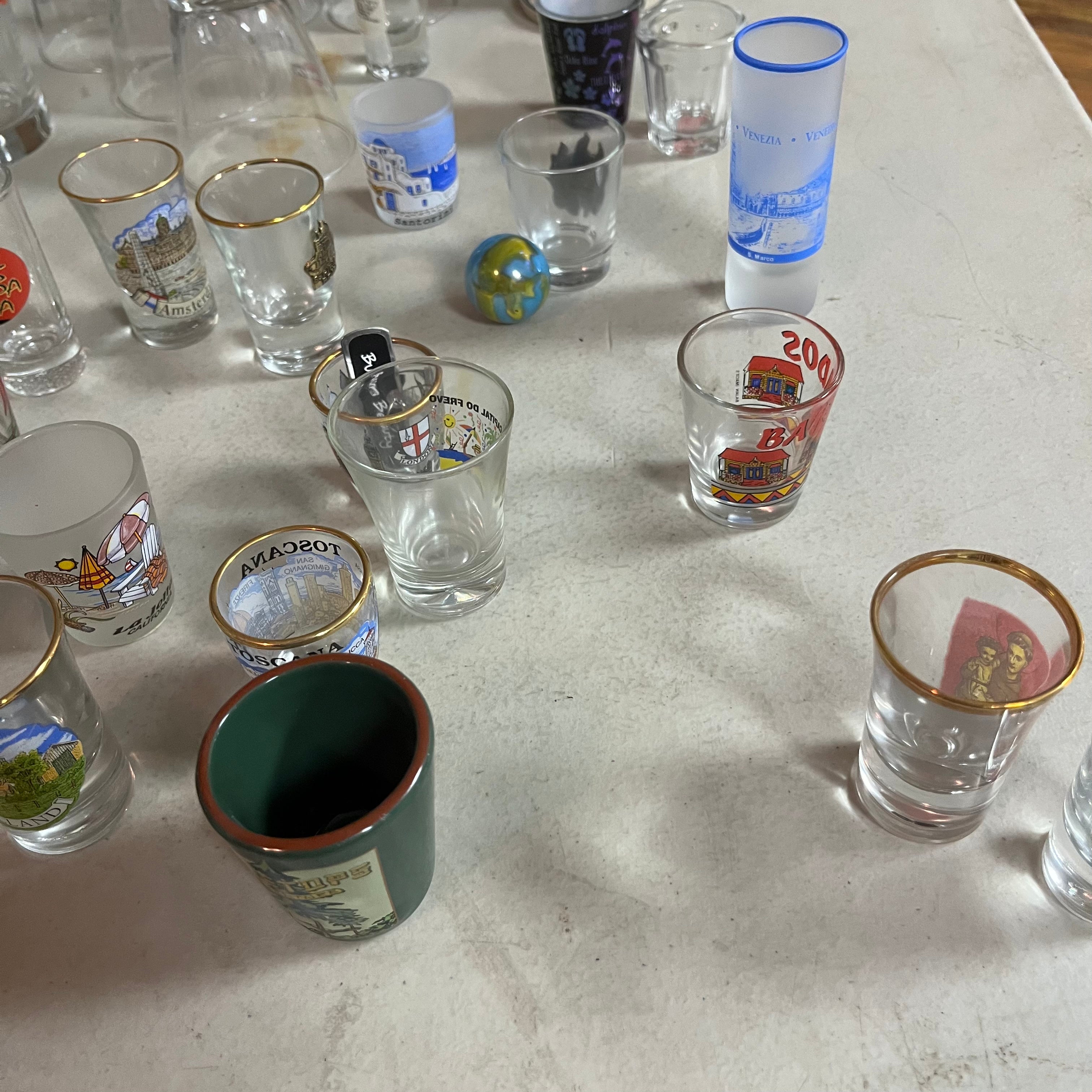 F558 Glassware Grouping (assorted glasses)