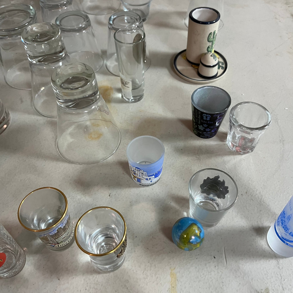 F558 Glassware Grouping (assorted glasses)