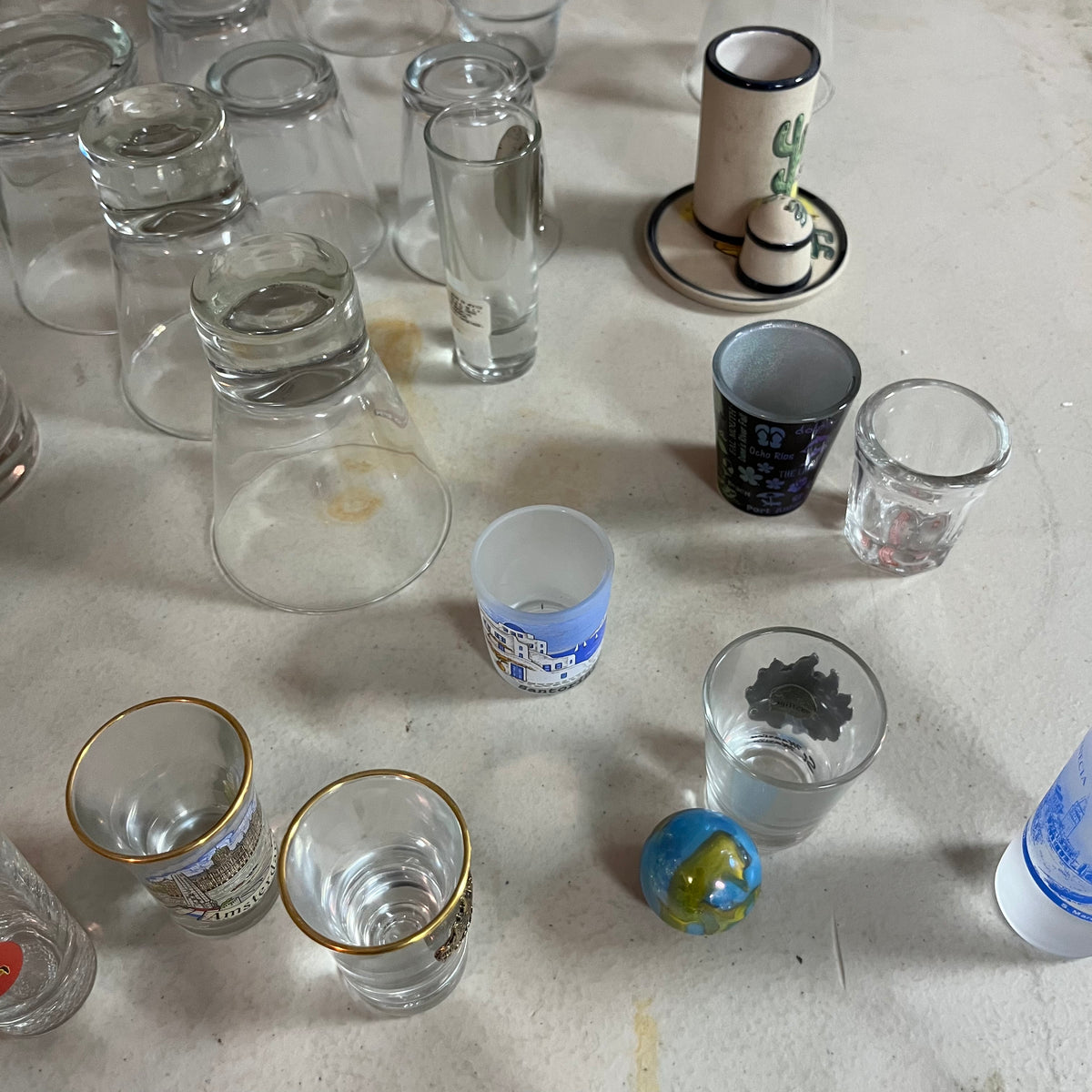 F558 Glassware Grouping (assorted glasses)