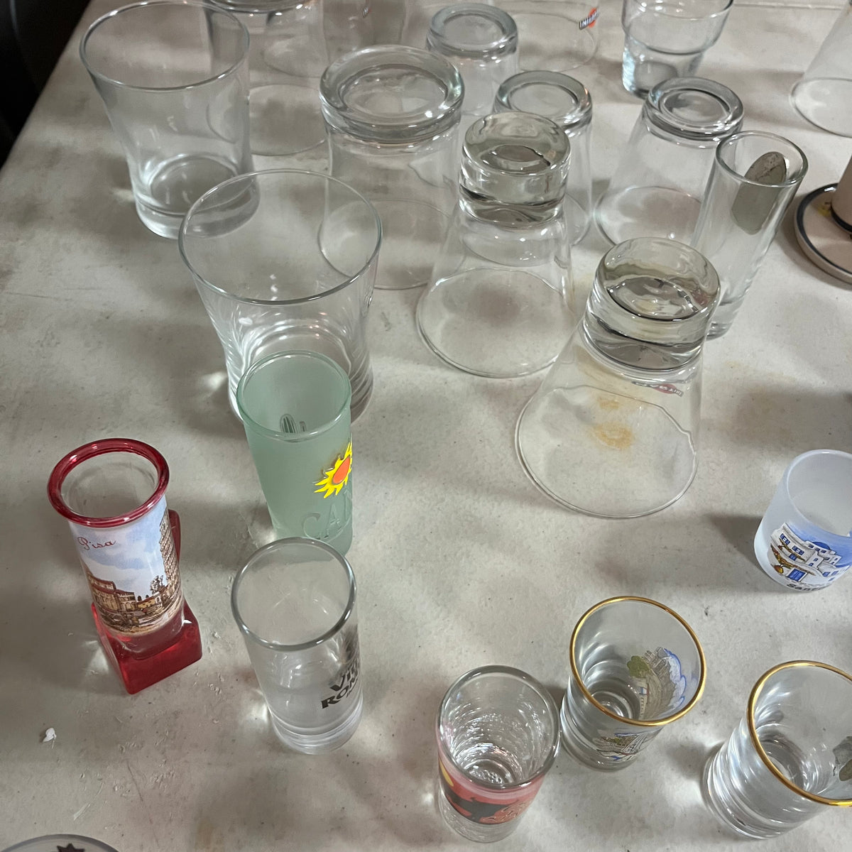 F558 Glassware Grouping (assorted glasses)