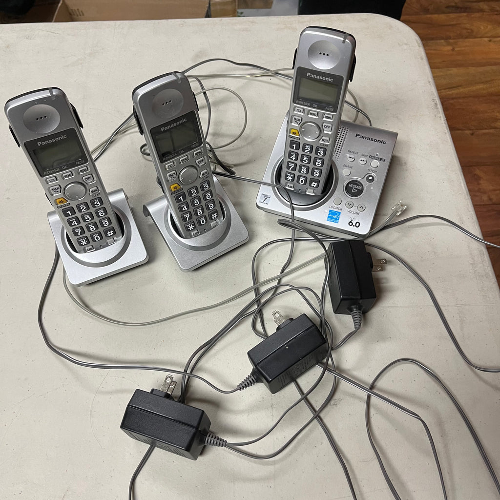 F561 Cordless phone set with two extra bases
