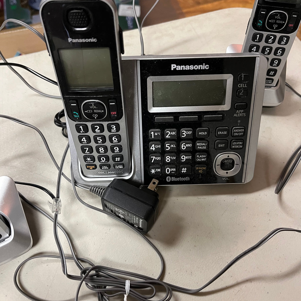 F562 Panasonic cordless bluetooth phone with 3 bases