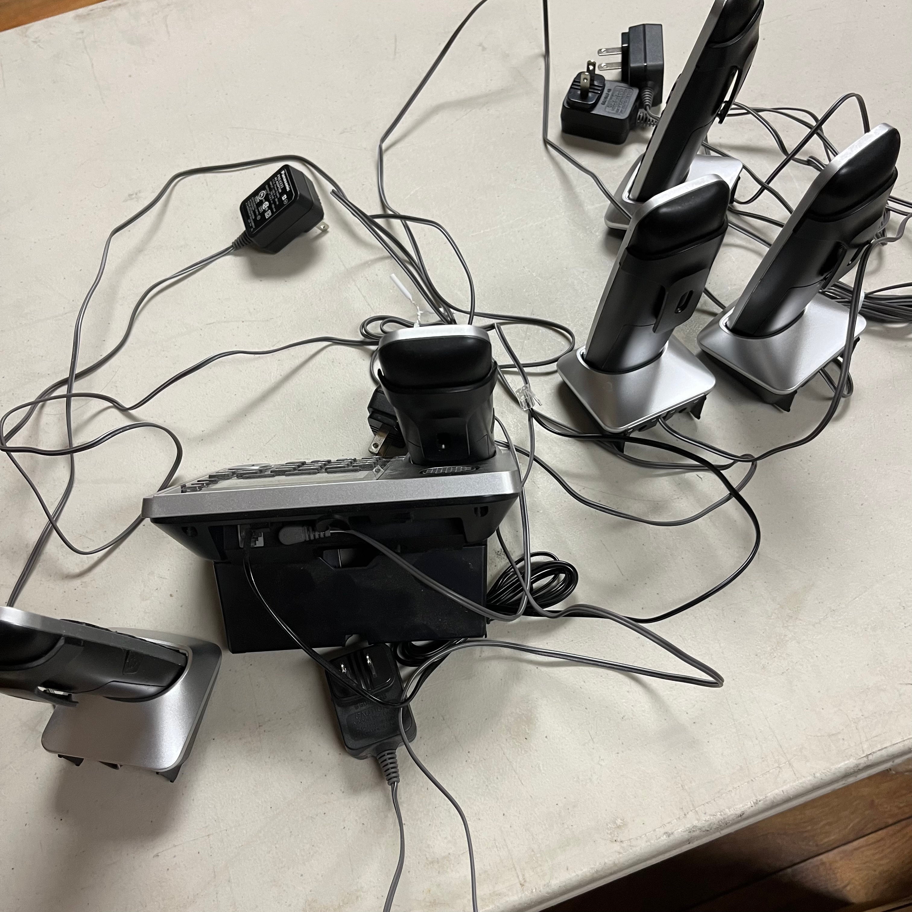 F562 Panasonic cordless bluetooth phone with 3 bases