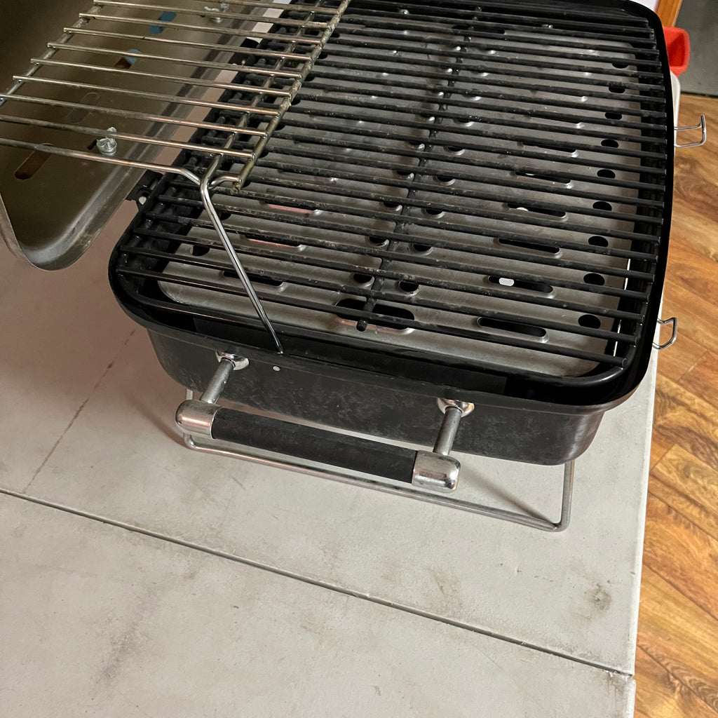 F566 Stainless steel portable gas grill (table not included)