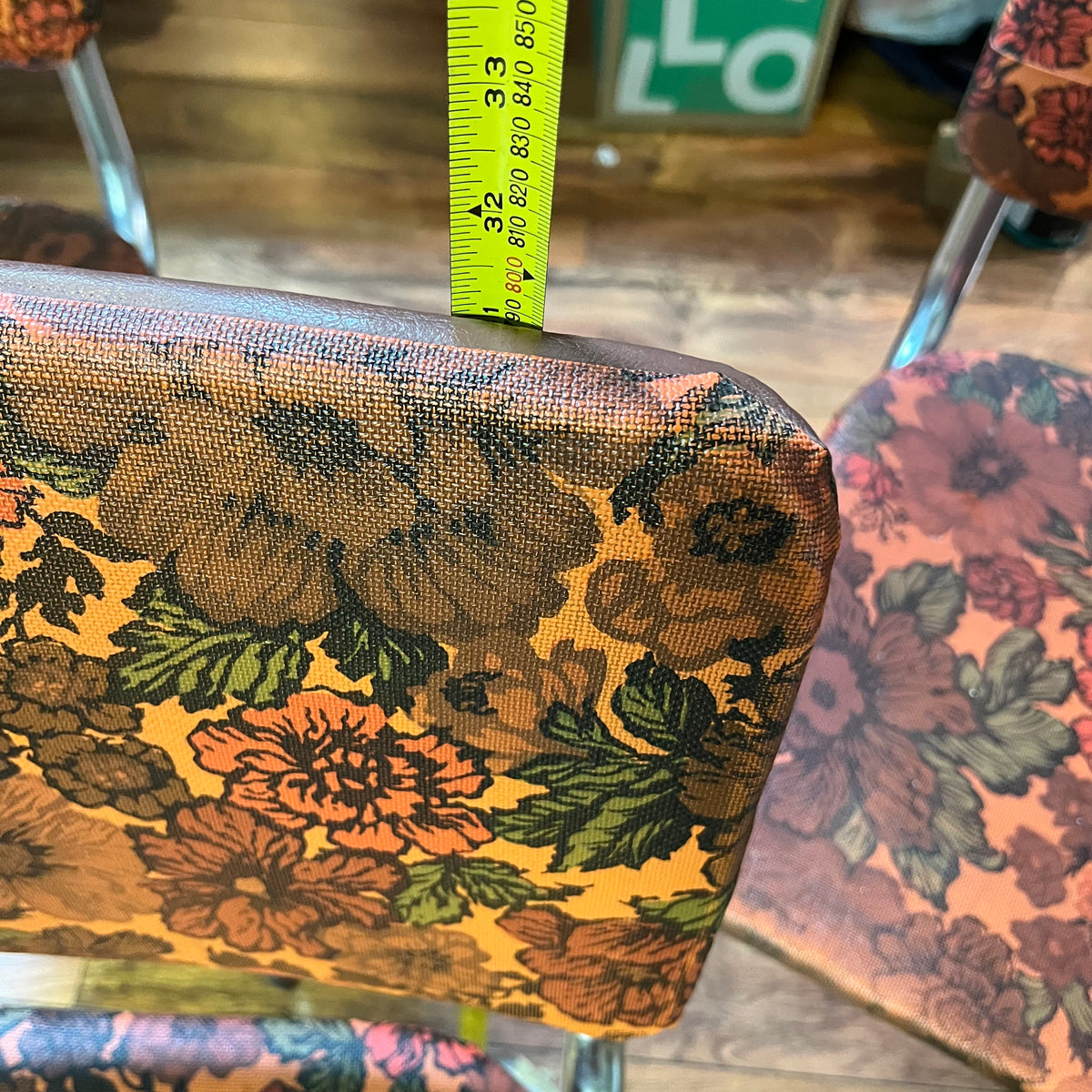 F567 Set of 3 vintage metal chairs with floral vinyl
