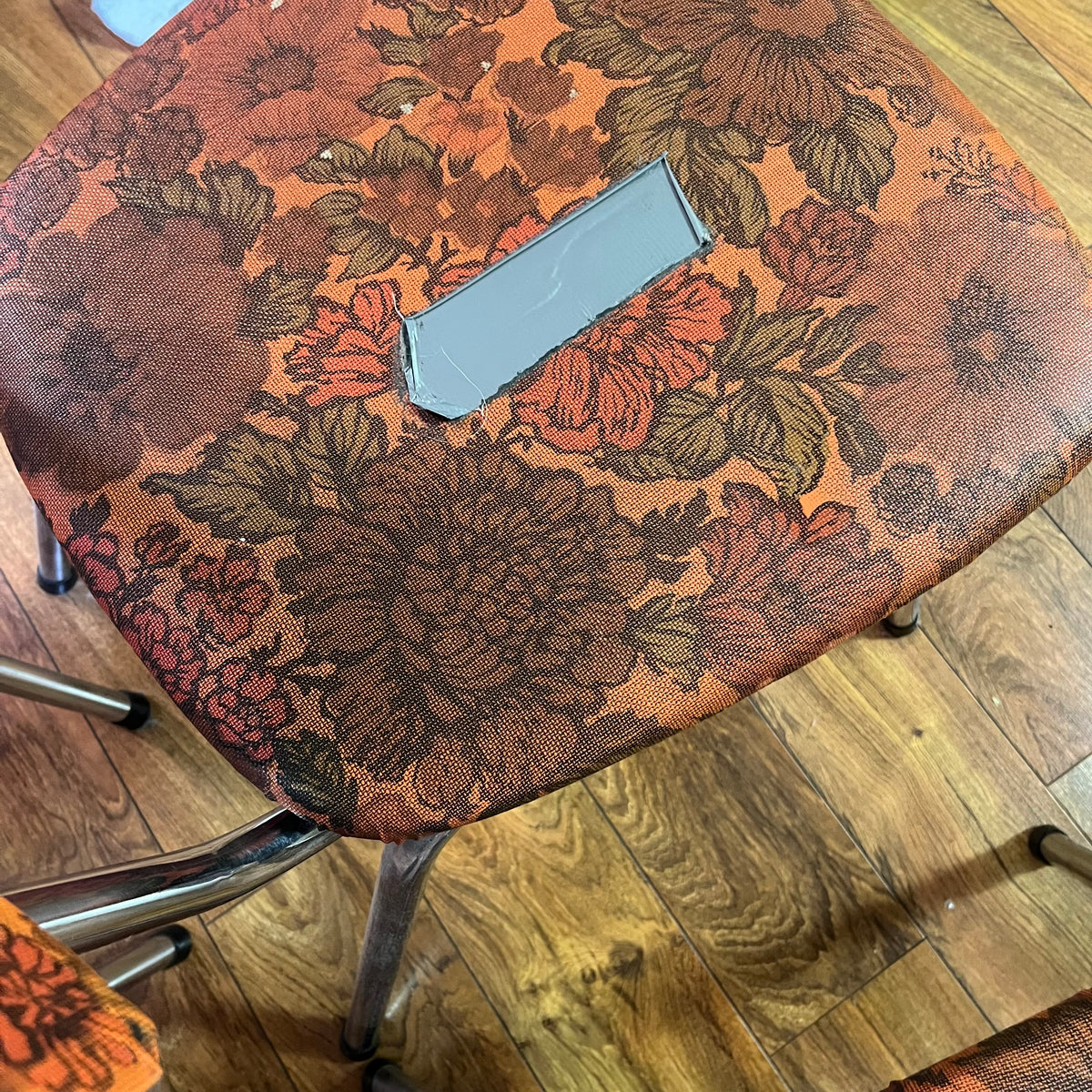 F568 Set of 4 assorted vintage metal chairs with vinyl upholestry