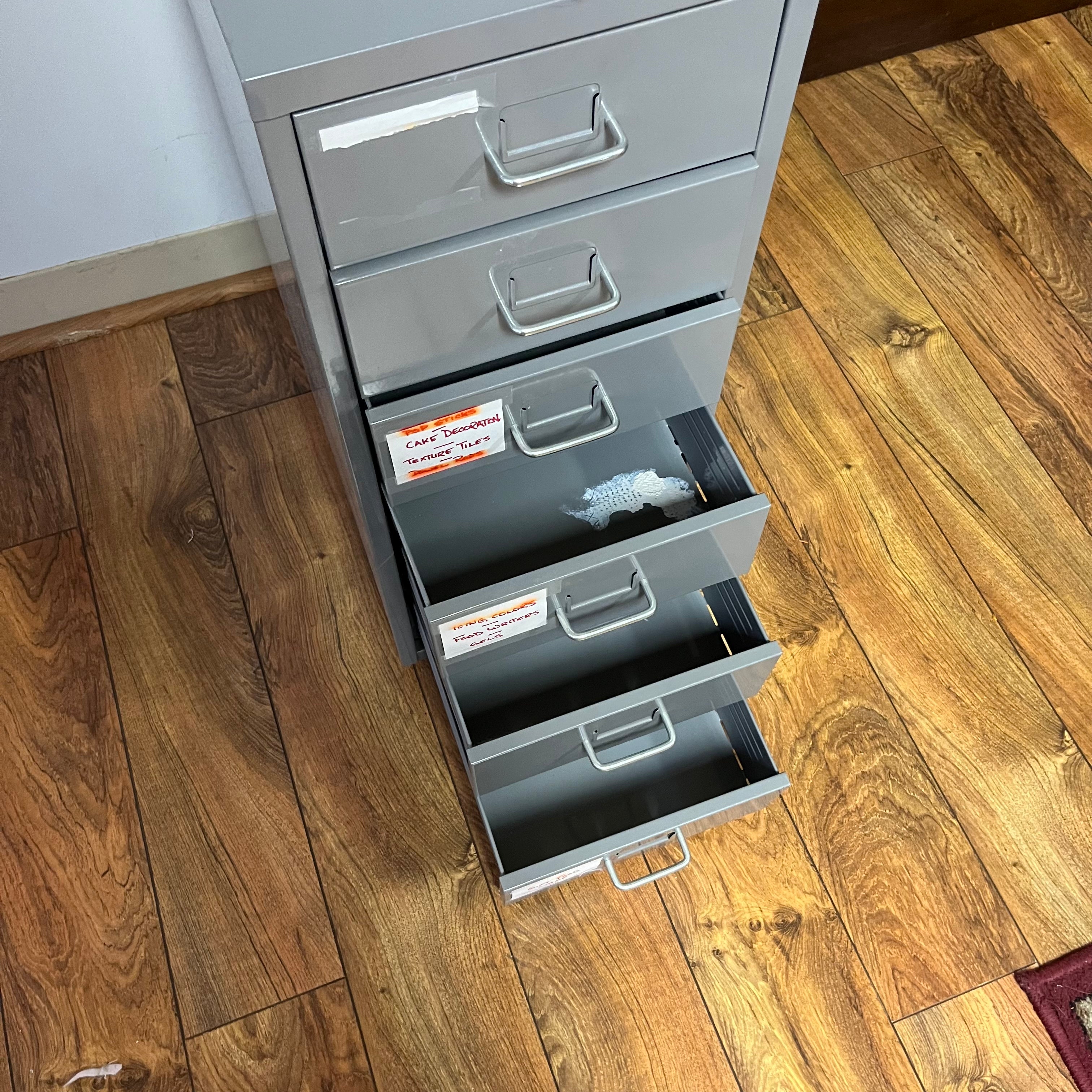 F569 Vintage 6 drawer metal cabinet with wooden sorting tray