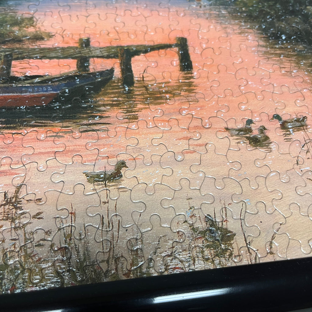 F576 Set of 2 framed puzzles (Thomas Kinkade)