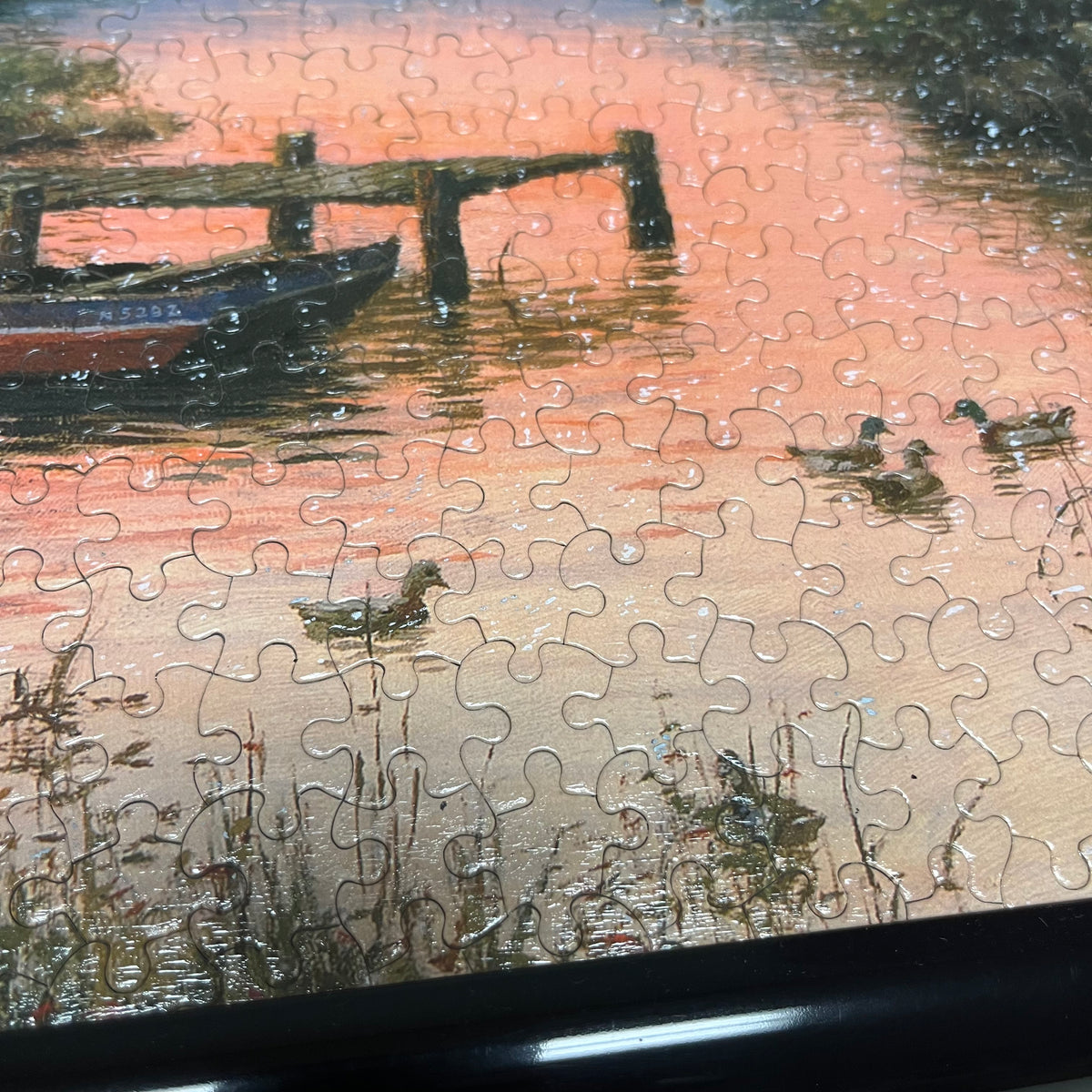 F576 Set of 2 framed puzzles (Thomas Kinkade)