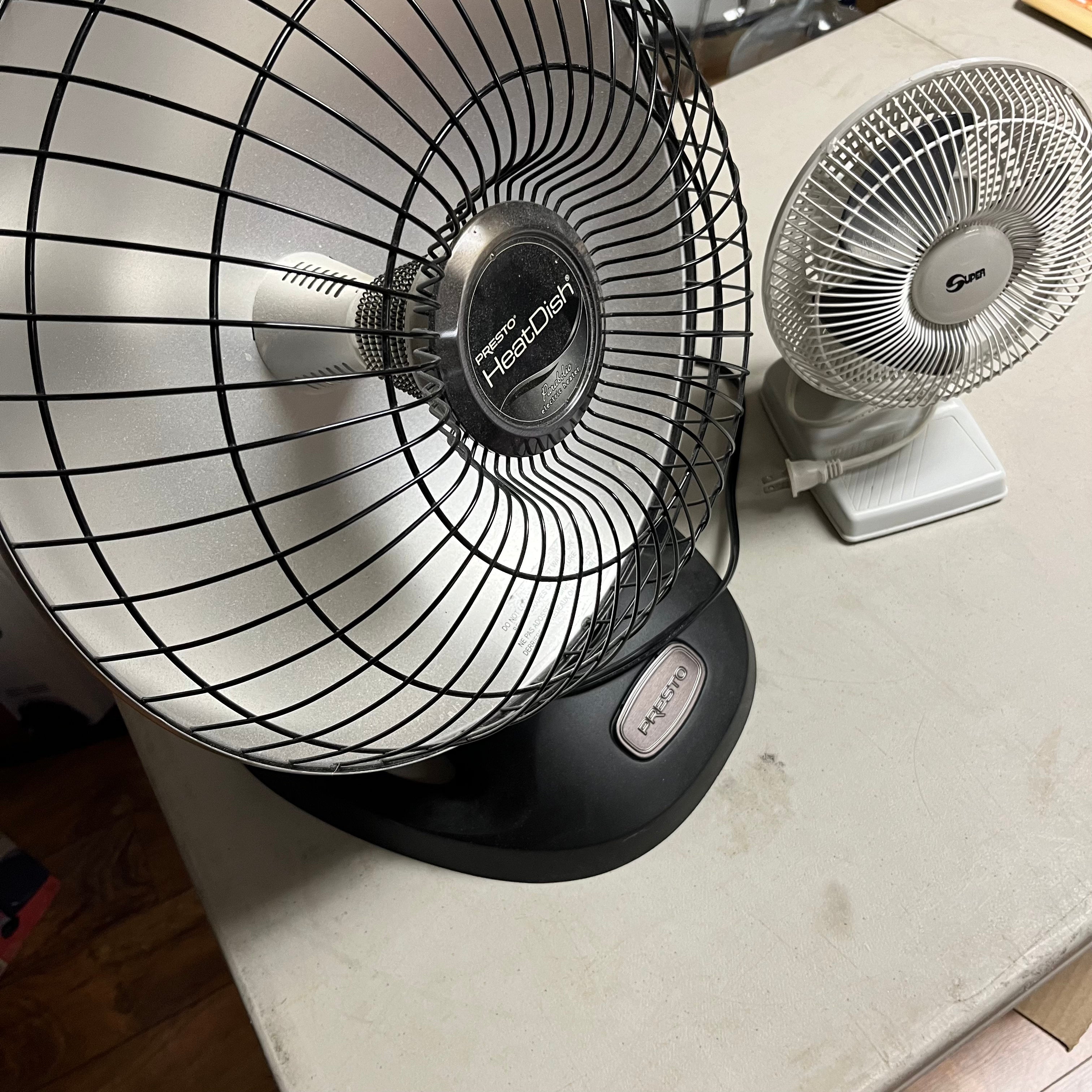 F579 Home Grouping(Presto heat dish and Super fan table fan)