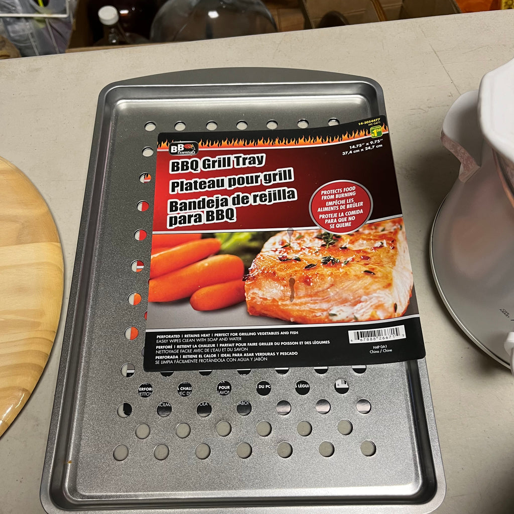 F580 Kitchen Grouping (Salton hot plate, mini crock pot and more)