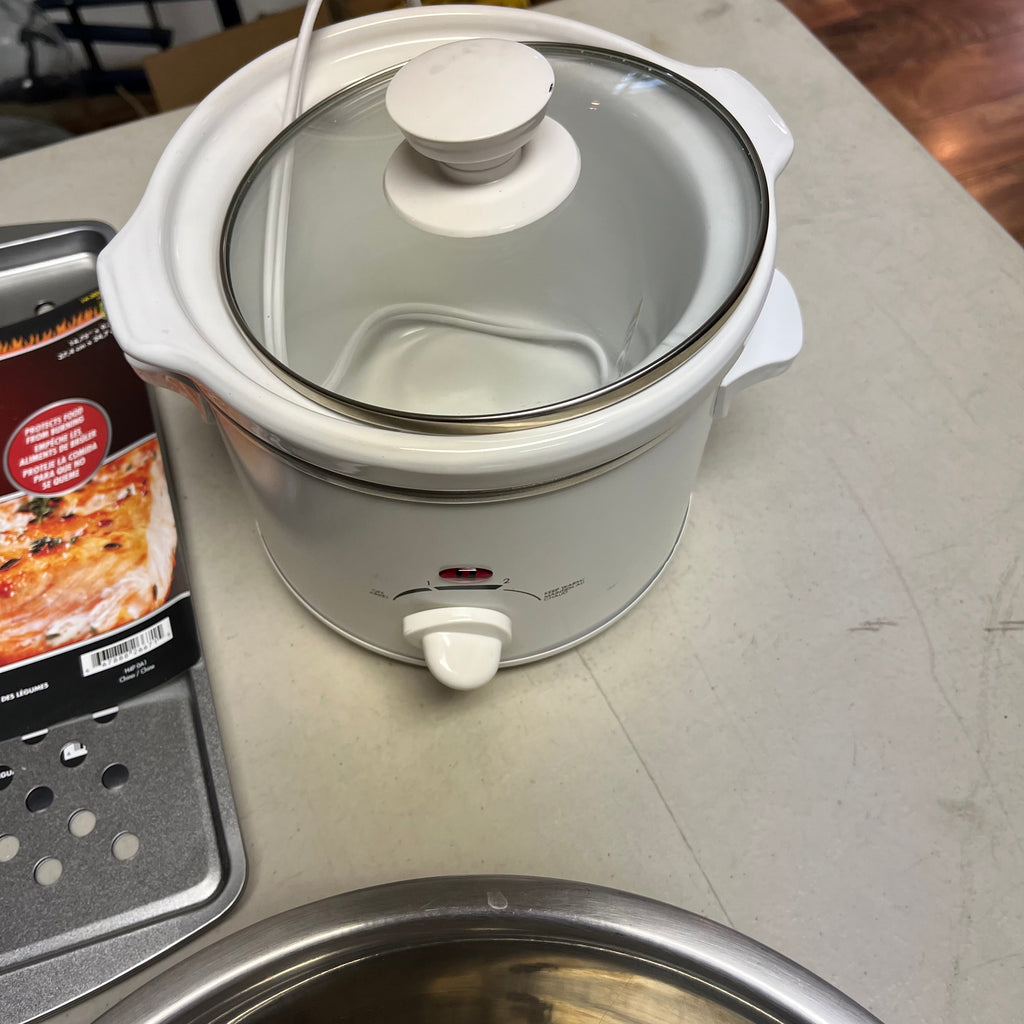 F580 Kitchen Grouping (Salton hot plate, mini crock pot and more)