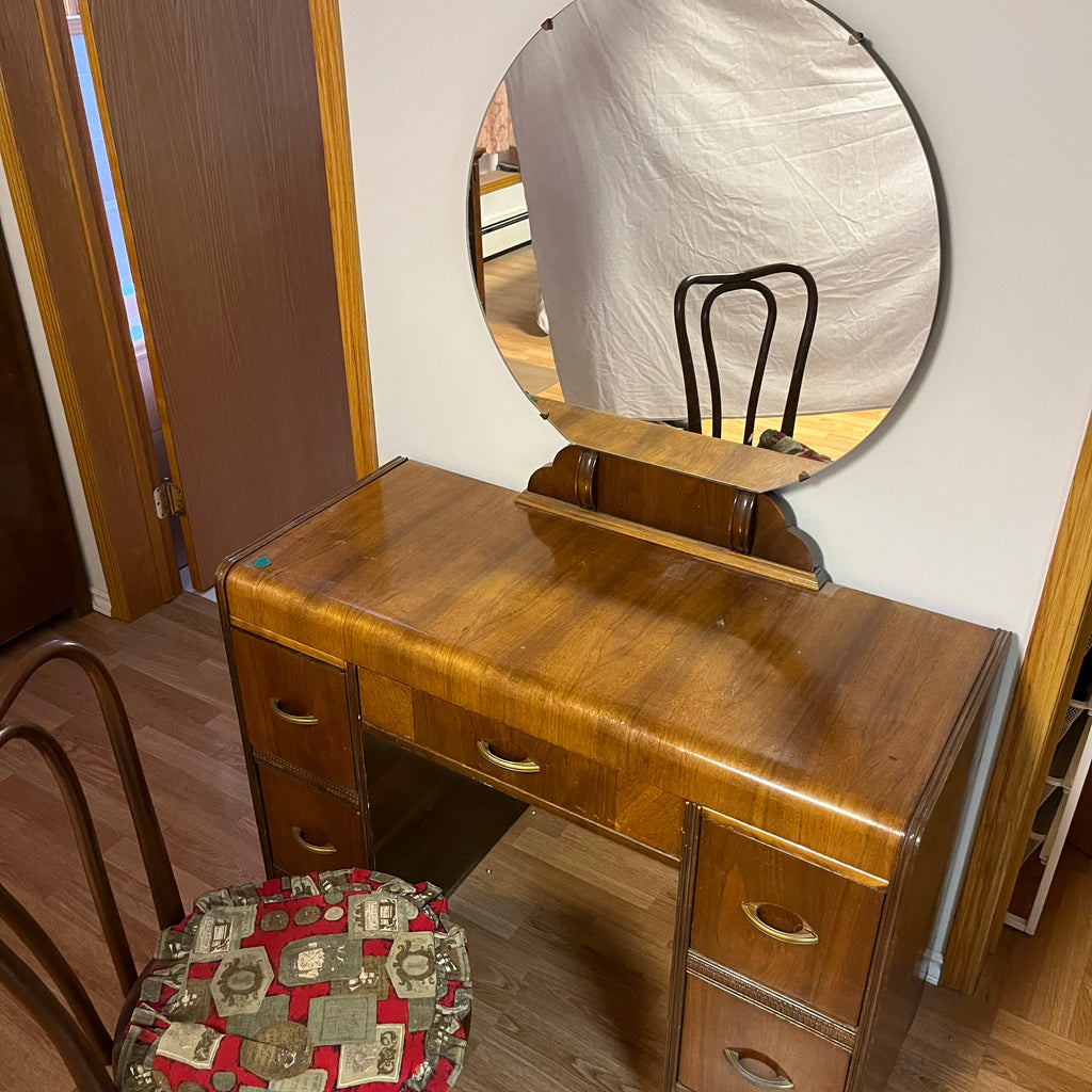 F583 Antique Art Deco style wooden vanity with mirror and chair