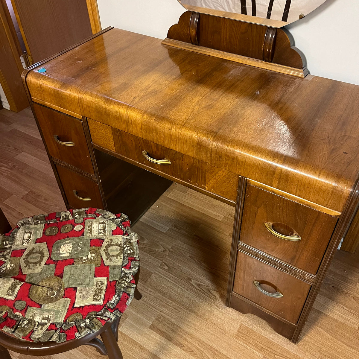F583 Antique Art Deco style wooden vanity with mirror and chair