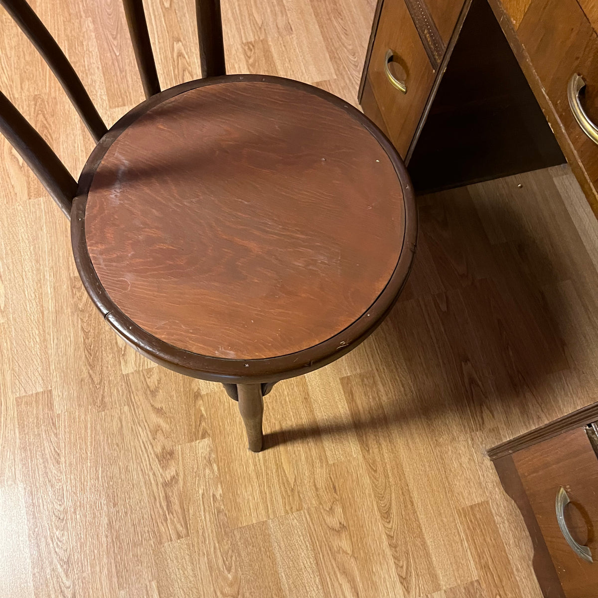 F583 Antique Art Deco style wooden vanity with mirror and chair
