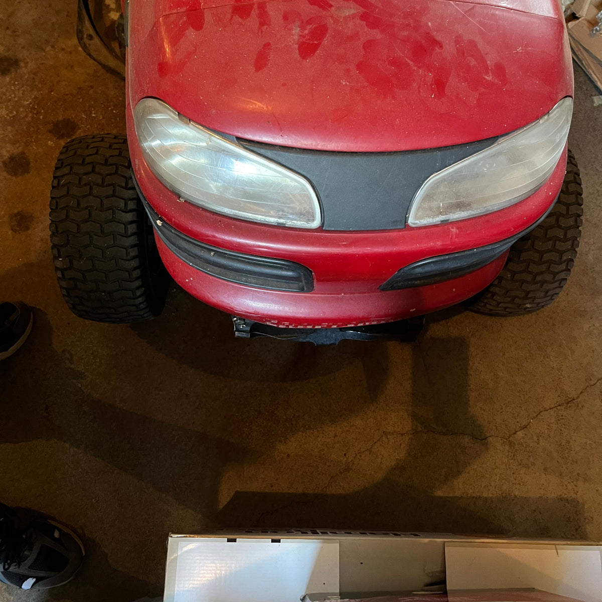 F585 Briggs & Stratton Intek twin OHV ride on tractor/mower(**tractor is driveable but lawn mower not working)