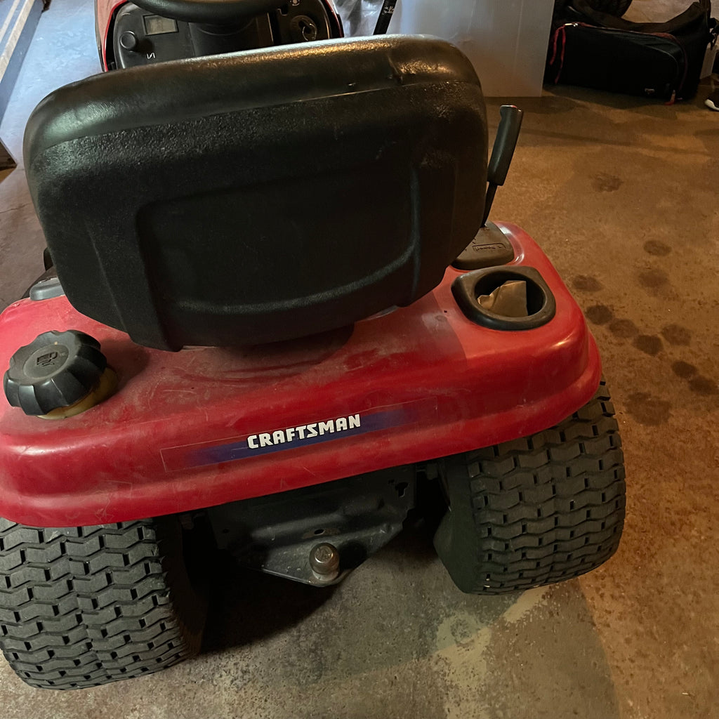 F585 Briggs & Stratton Intek twin OHV ride on tractor/mower(**tractor is driveable but lawn mower not working)