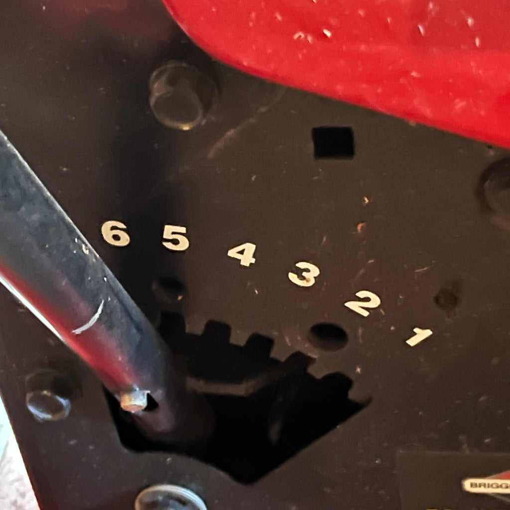 F585 Briggs & Stratton Intek twin OHV ride on tractor/mower(**tractor is driveable but lawn mower not working)