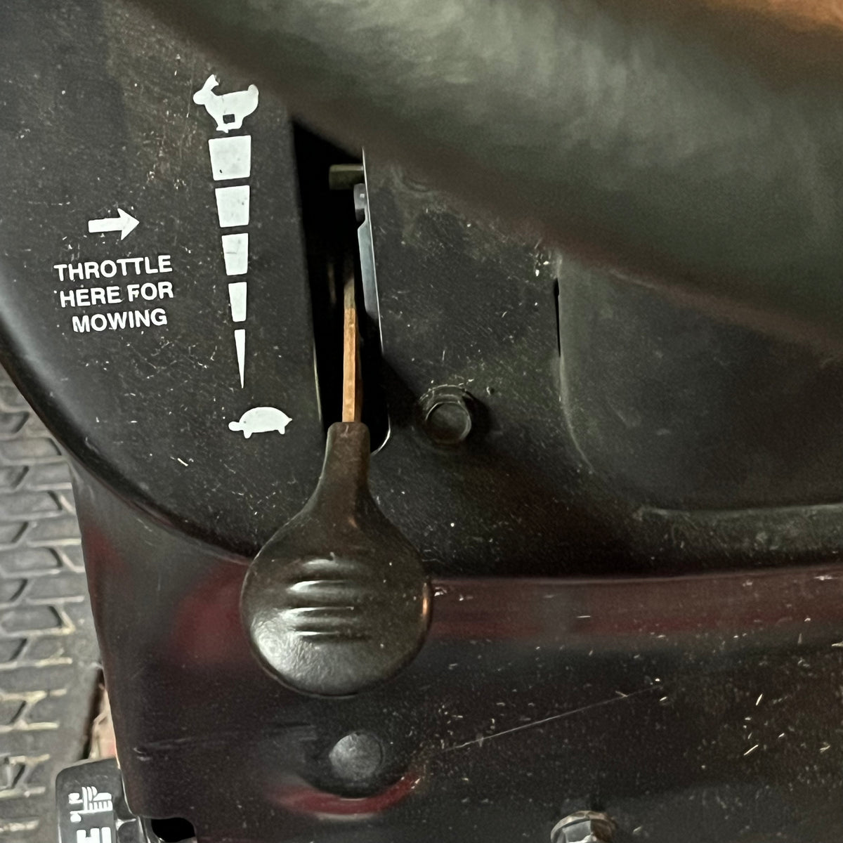 F585 Briggs & Stratton Intek twin OHV ride on tractor/mower(**tractor is driveable but lawn mower not working)