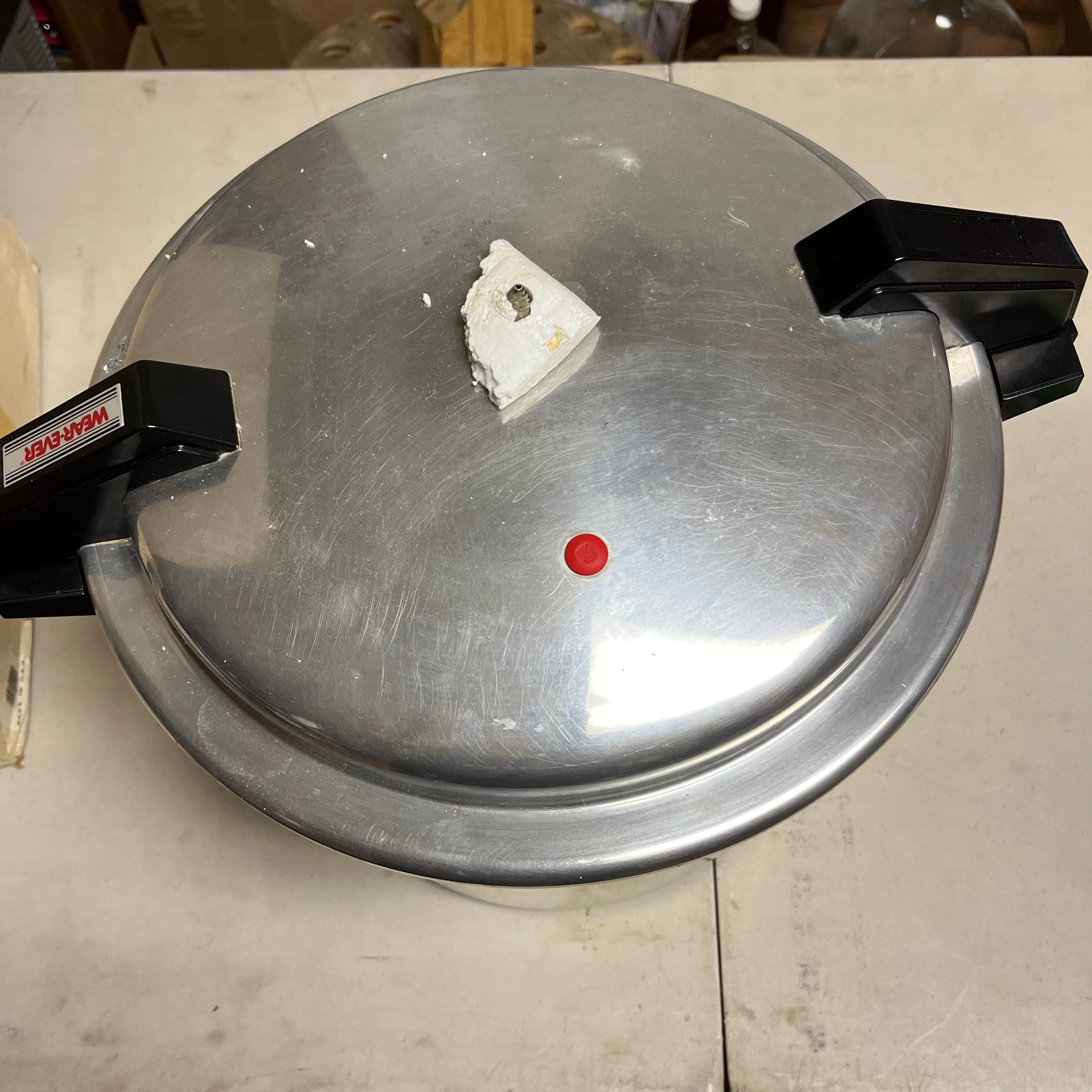 F586 Vintage WearEver aluminum pressure cooker