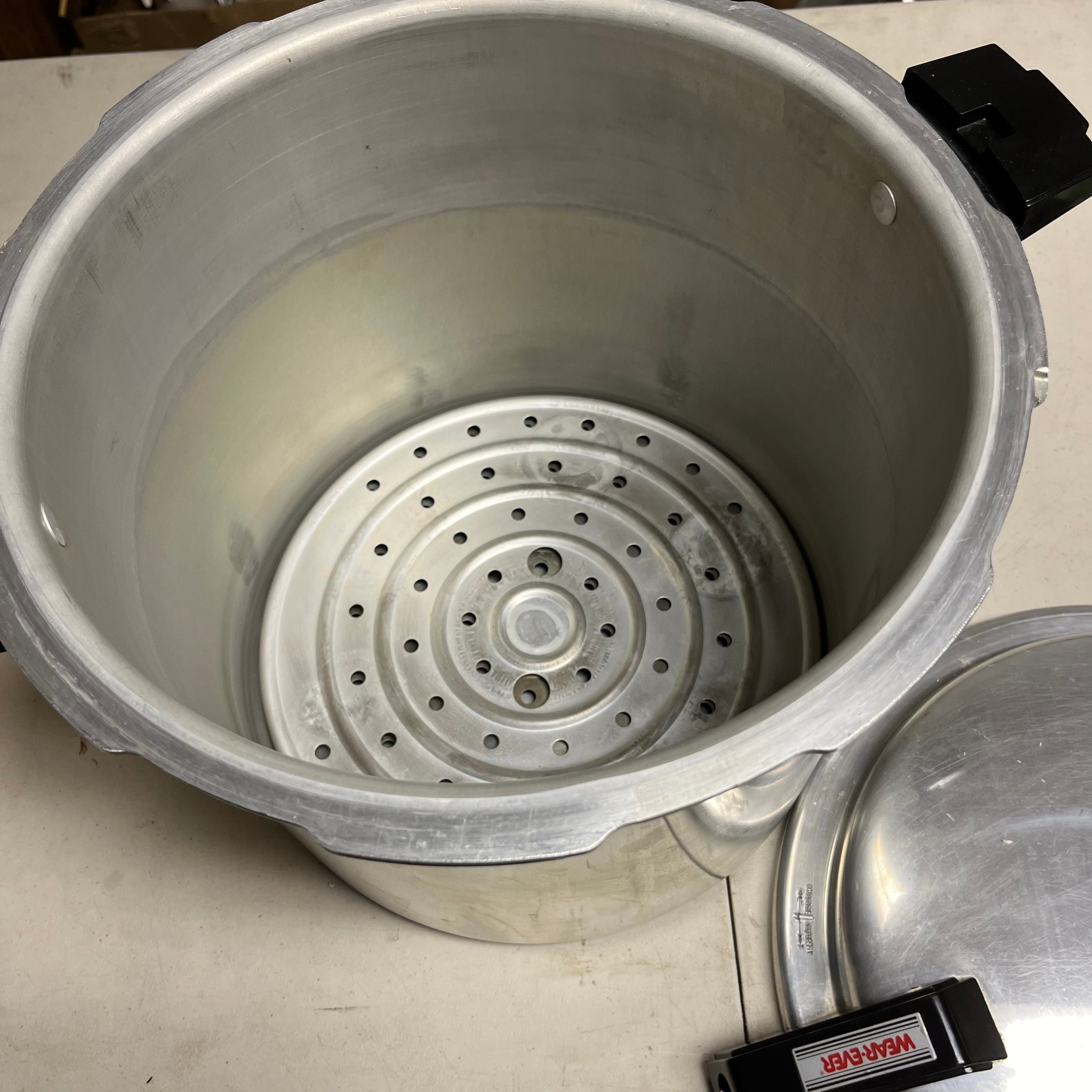 F586 Vintage WearEver aluminum pressure cooker