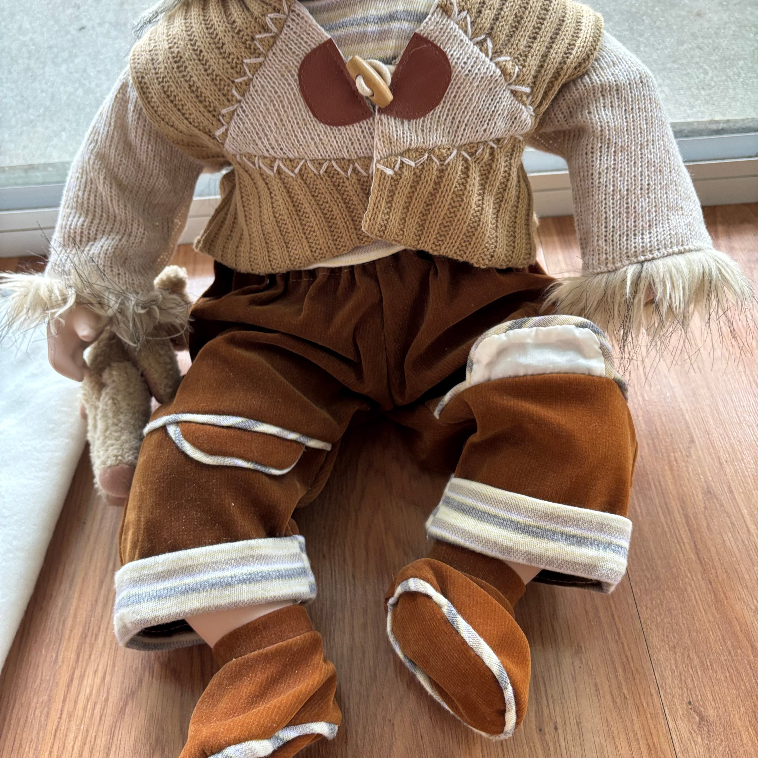 F101 Vintage Vanessa Ricardo porcelain doll with blanket