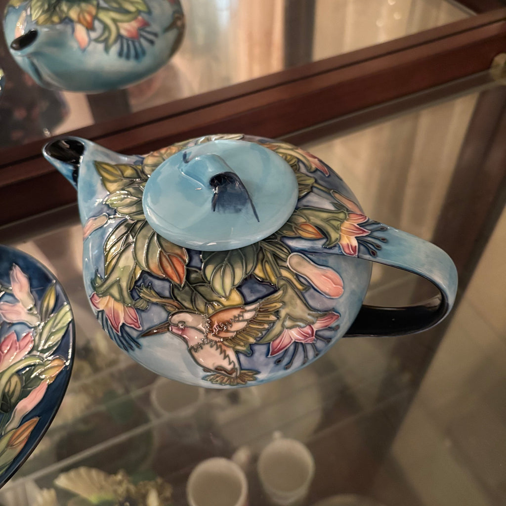 F110 Benaya hummingbird teapot and tea cup and saucer