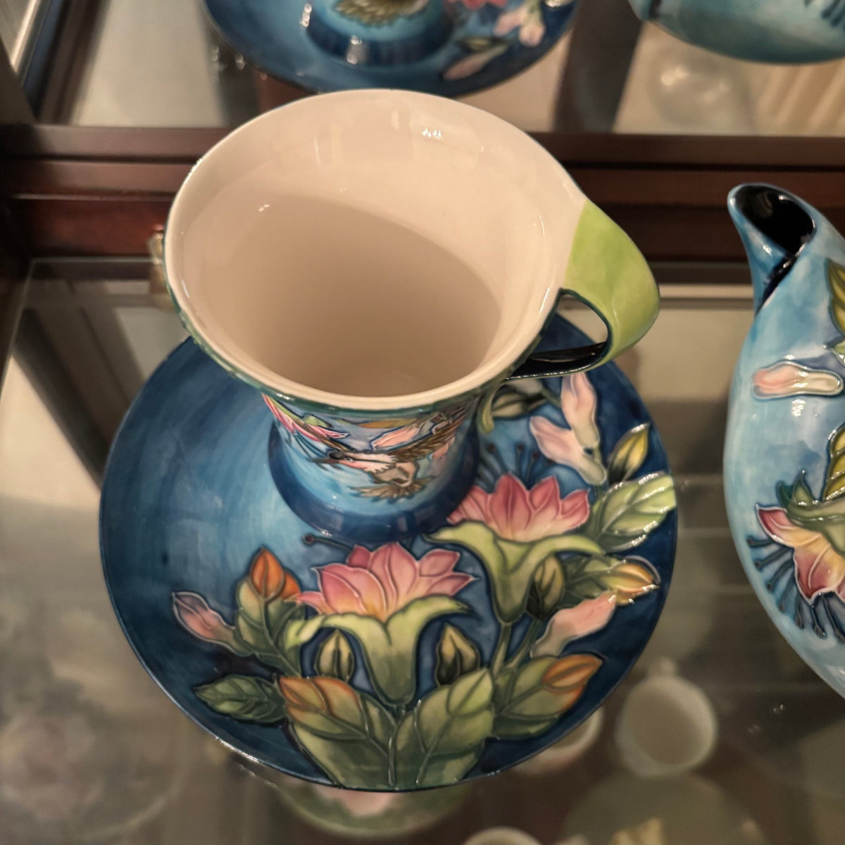 F110 Benaya hummingbird teapot and tea cup and saucer