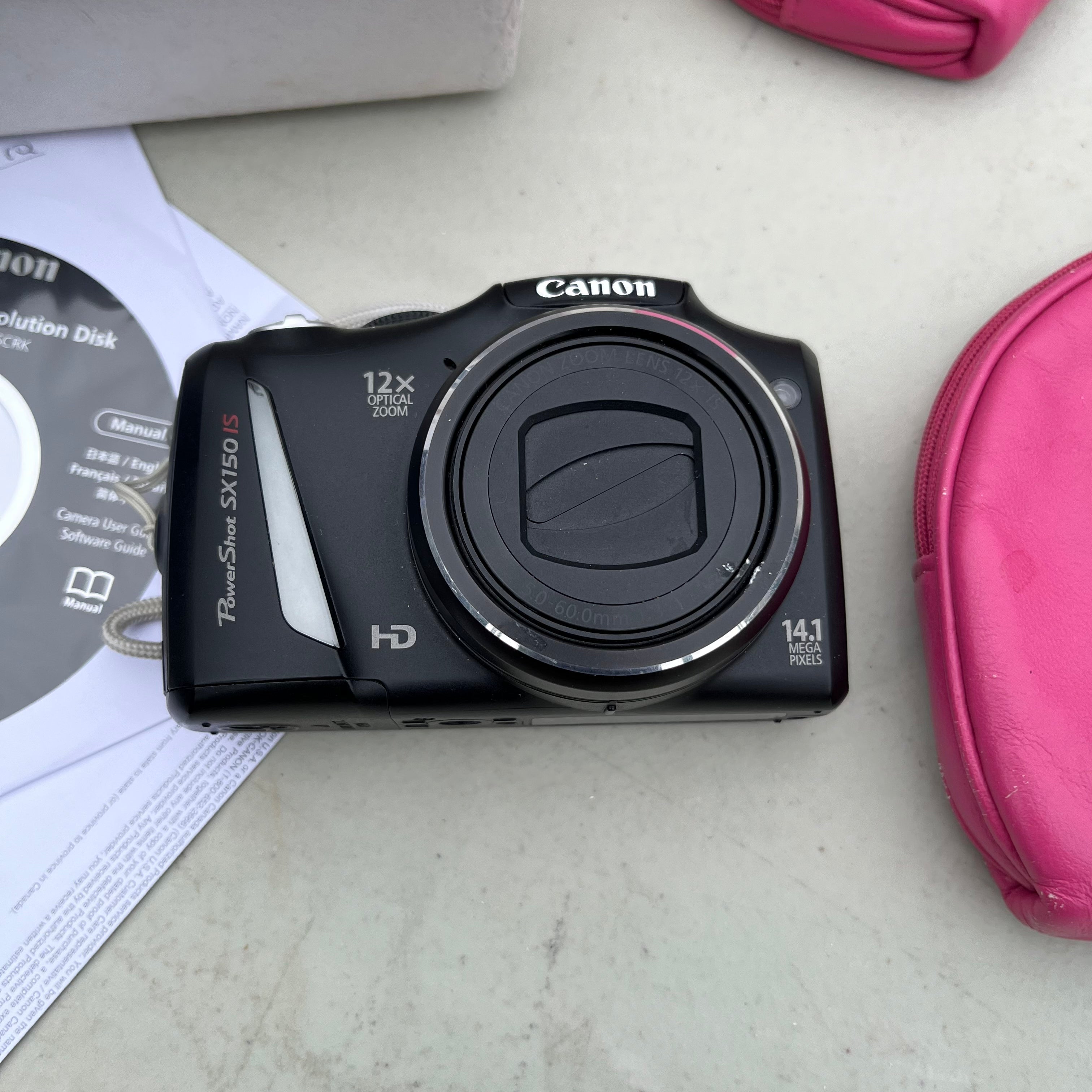 D677 Vintage Canon Powershot 5X150IS and accessories