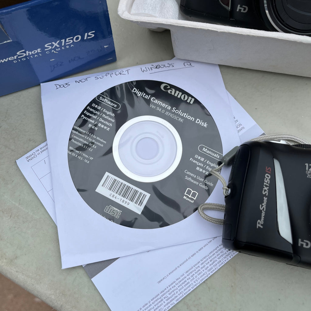 D677 Vintage Canon Powershot 5X150IS and accessories
