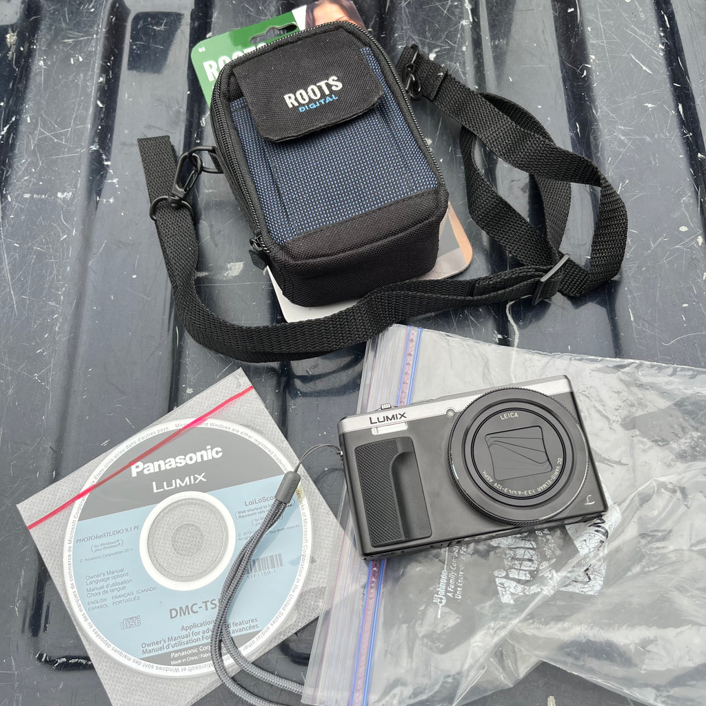 D678 Vintage Lumix digital camera with case