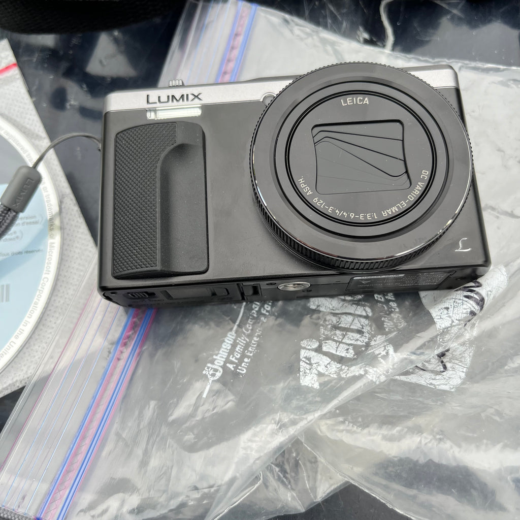 D678 Vintage Lumix digital camera with case