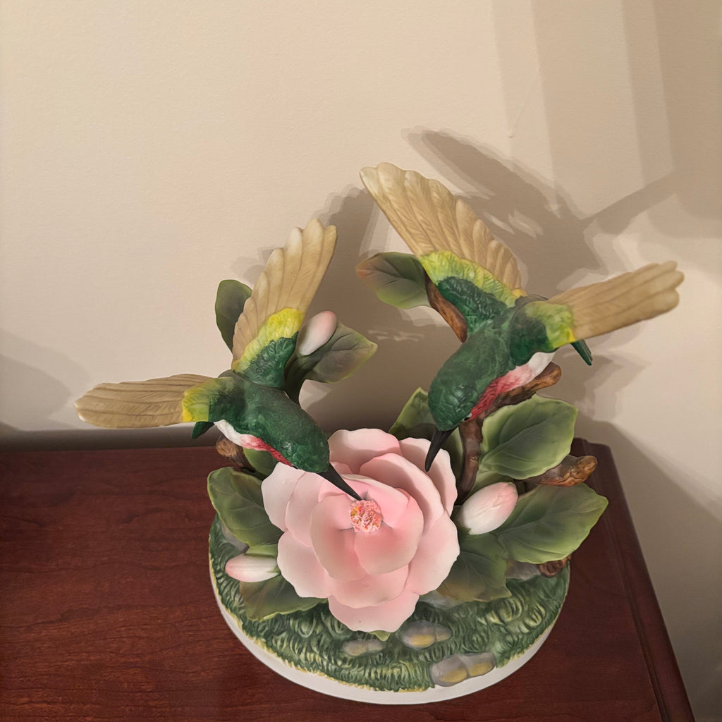 F113 Vintage Carlton Cards Hummingbird Music box