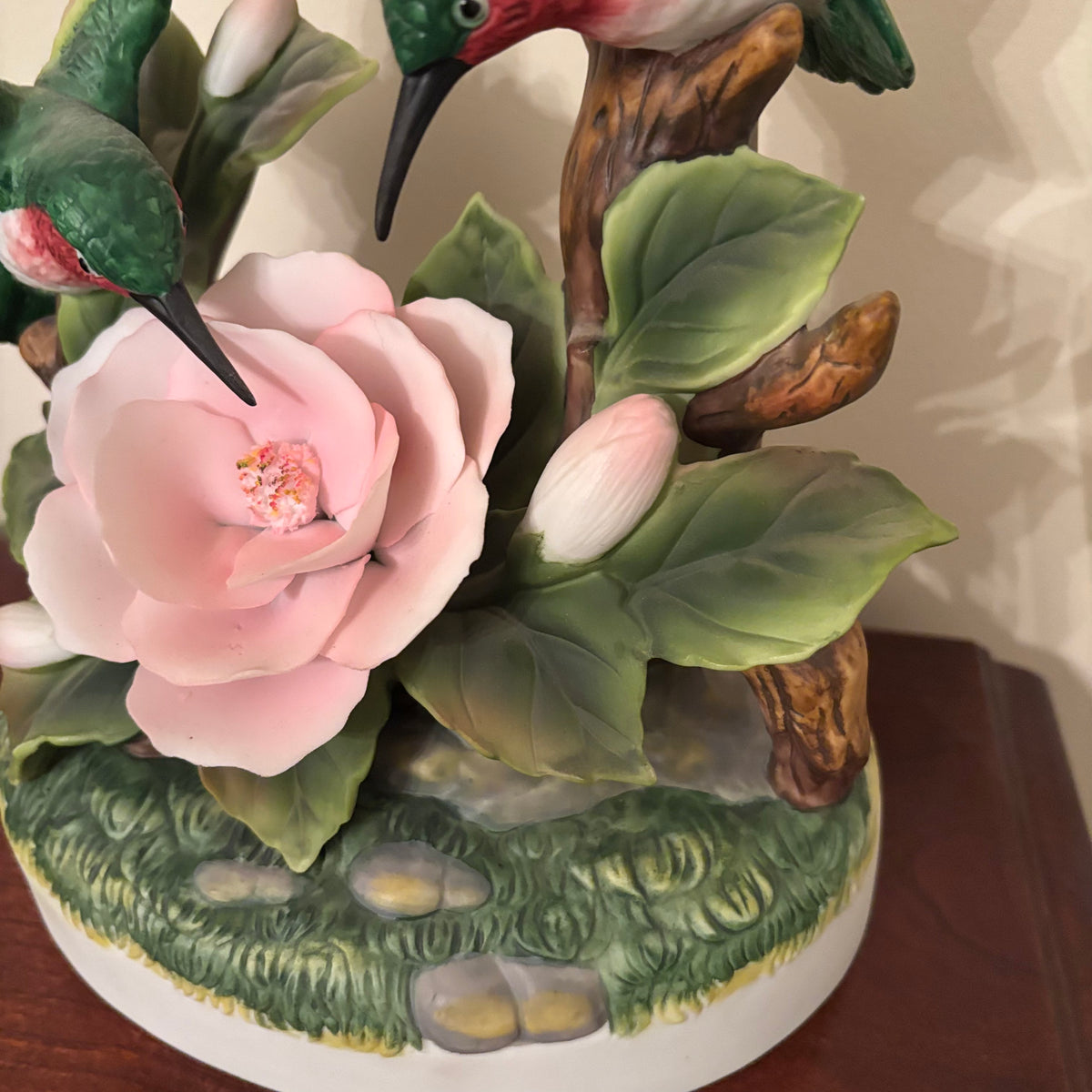 F113 Vintage Carlton Cards Hummingbird Music box