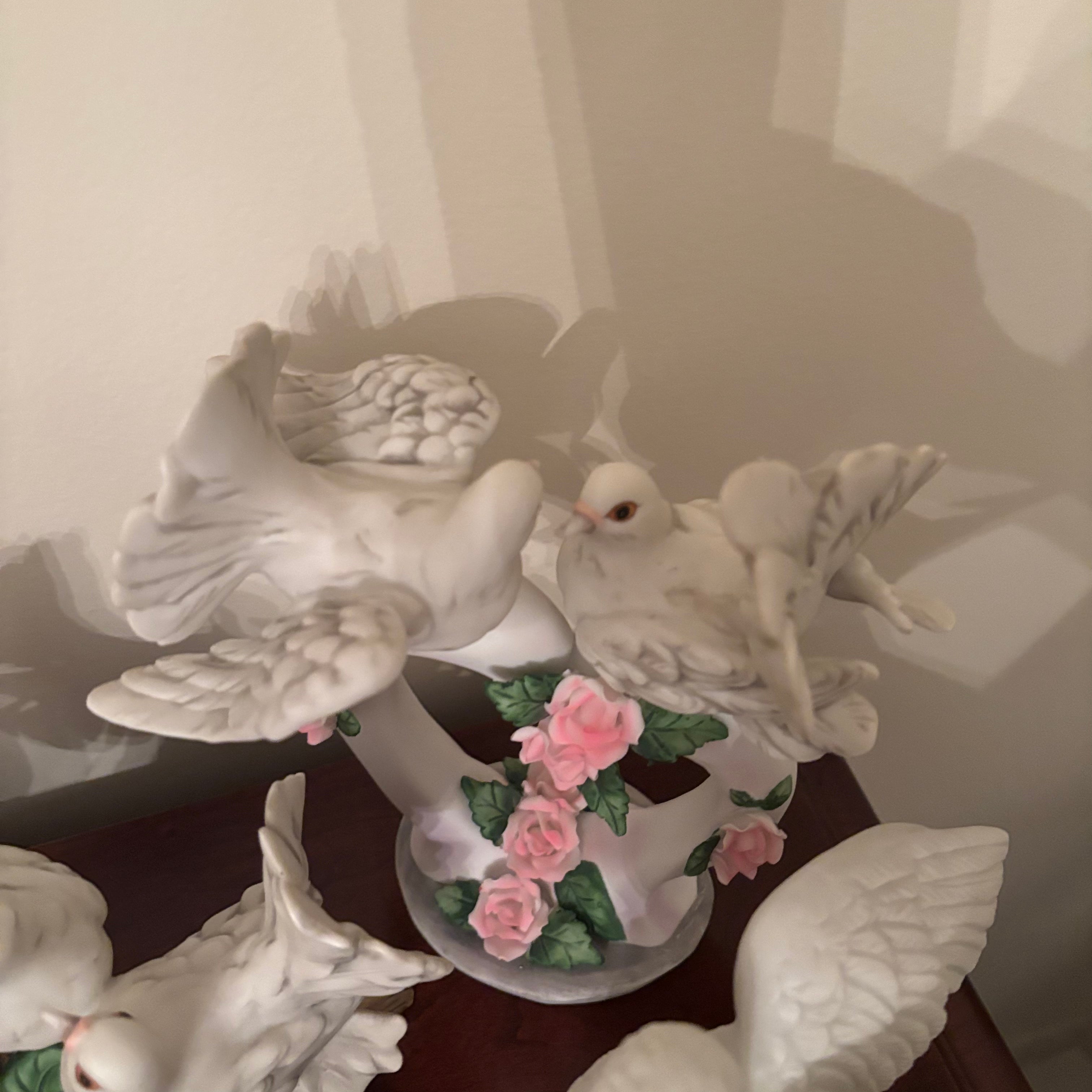 F114 Vintage Capodimonte style porcelain dove grouping