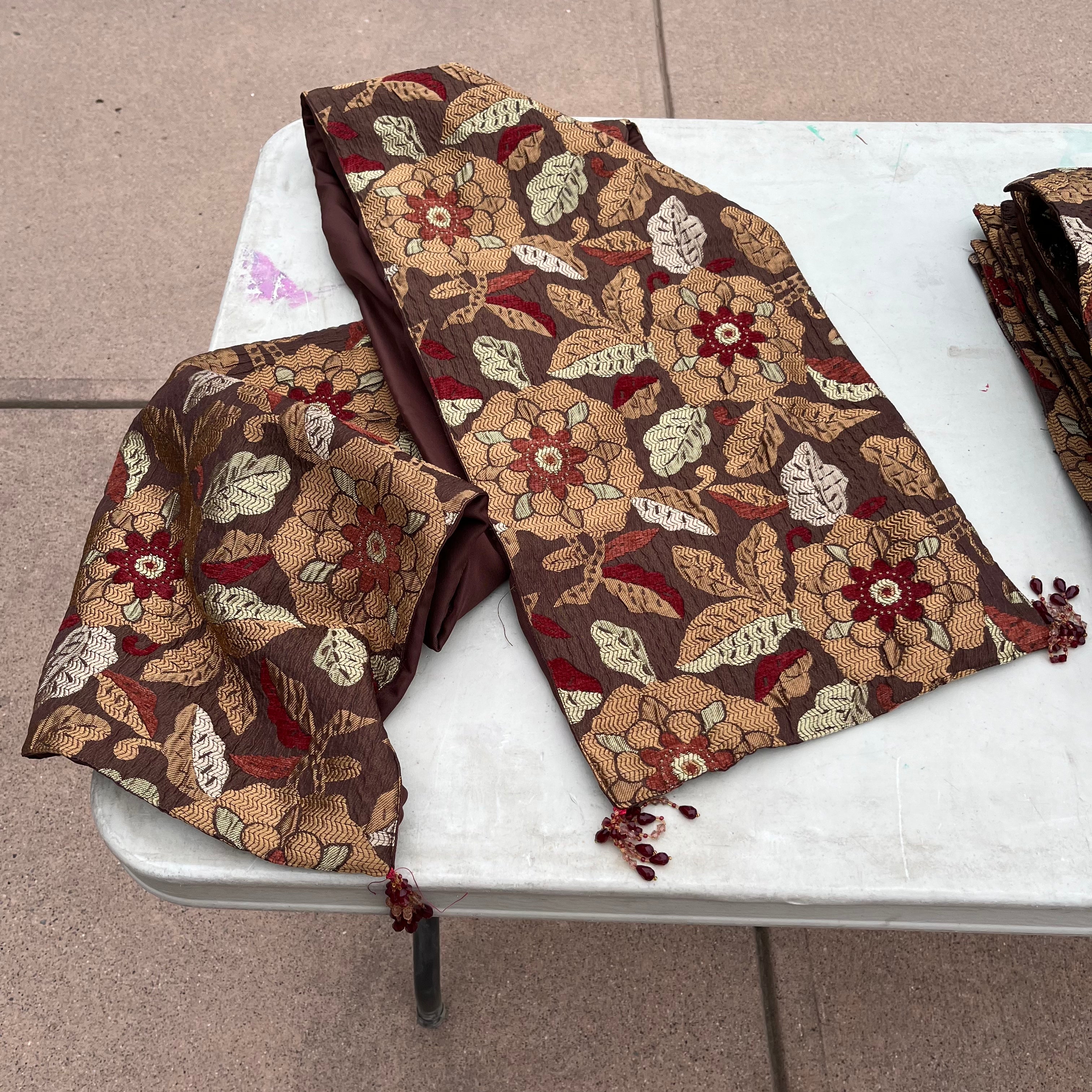 D680 Set of 12 vintage tapestry style cloth placemats